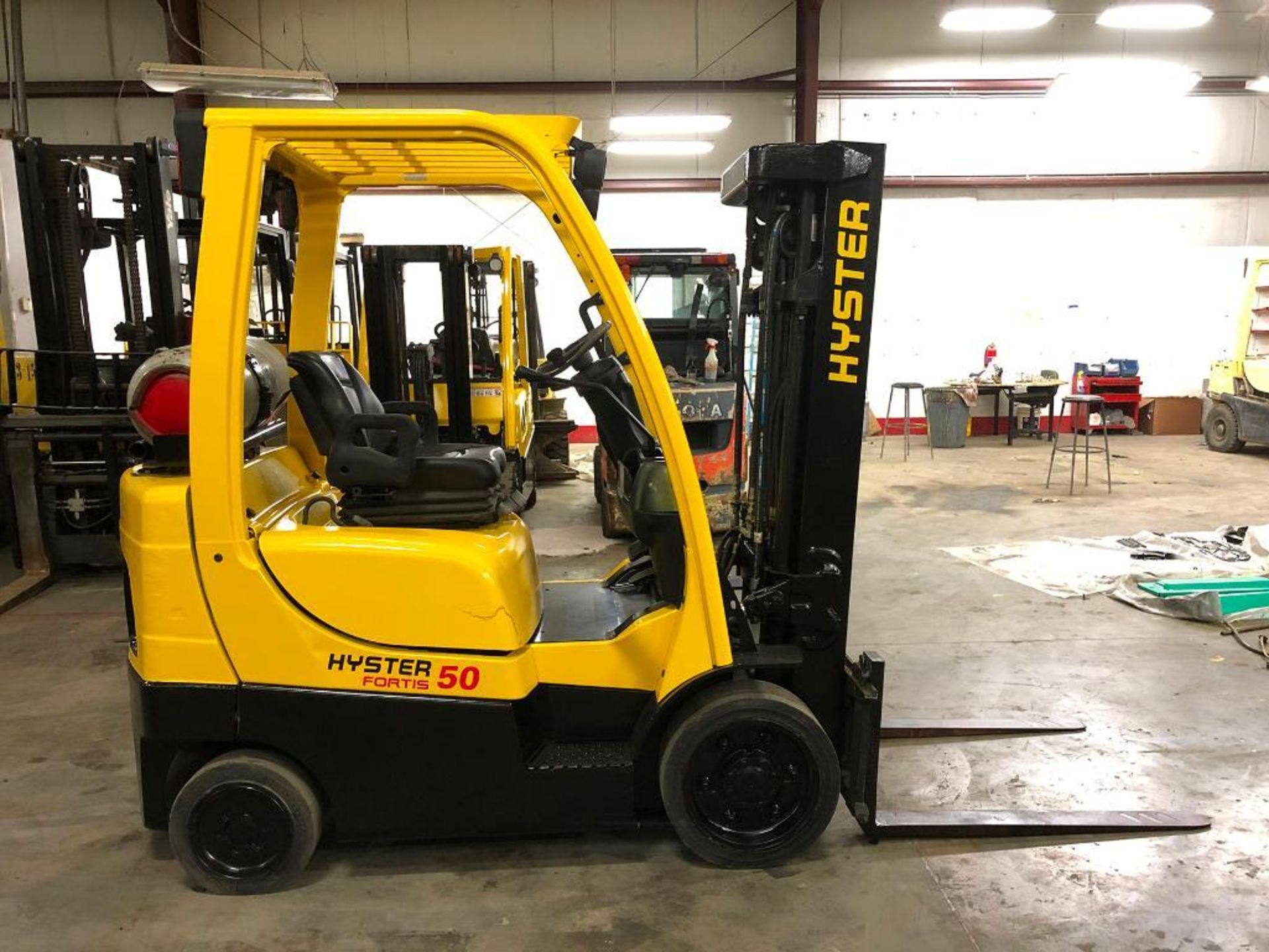 2015 HYSTER 5,000-LB., MODEL S50FT, S/N H187V02353N, LPG, LEVER SHIFT TRANSMISSION, SOLID TIRES, - Image 3 of 5