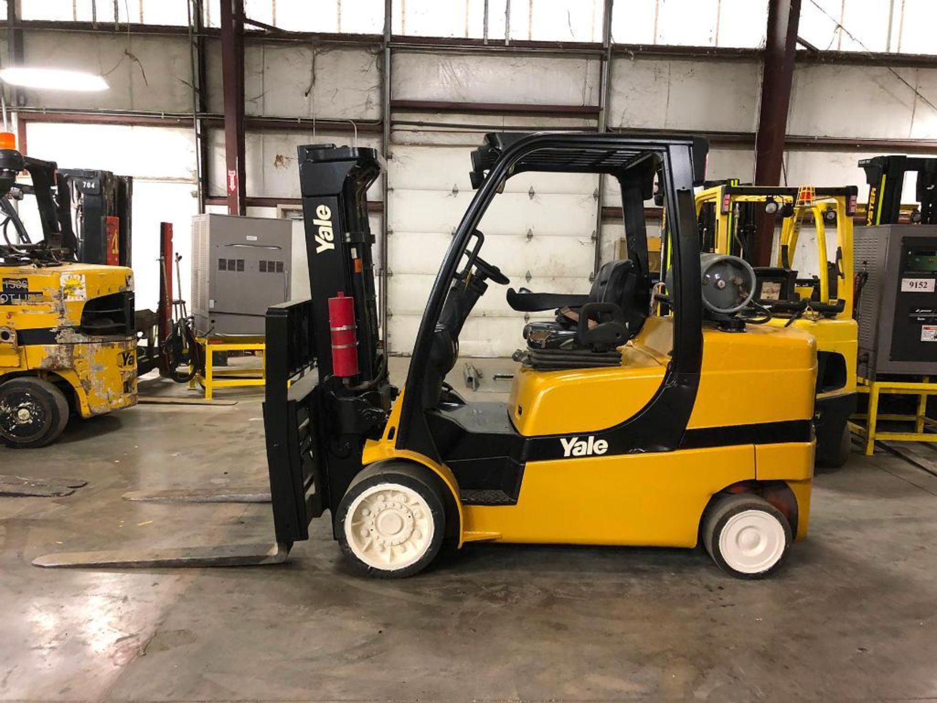 2015 YALE 10,000-LB. CAPACITY, MODEL GDP100VX, S/N G818V011649N, LPG, SOLID TIRES, 2-STAGE MAST,