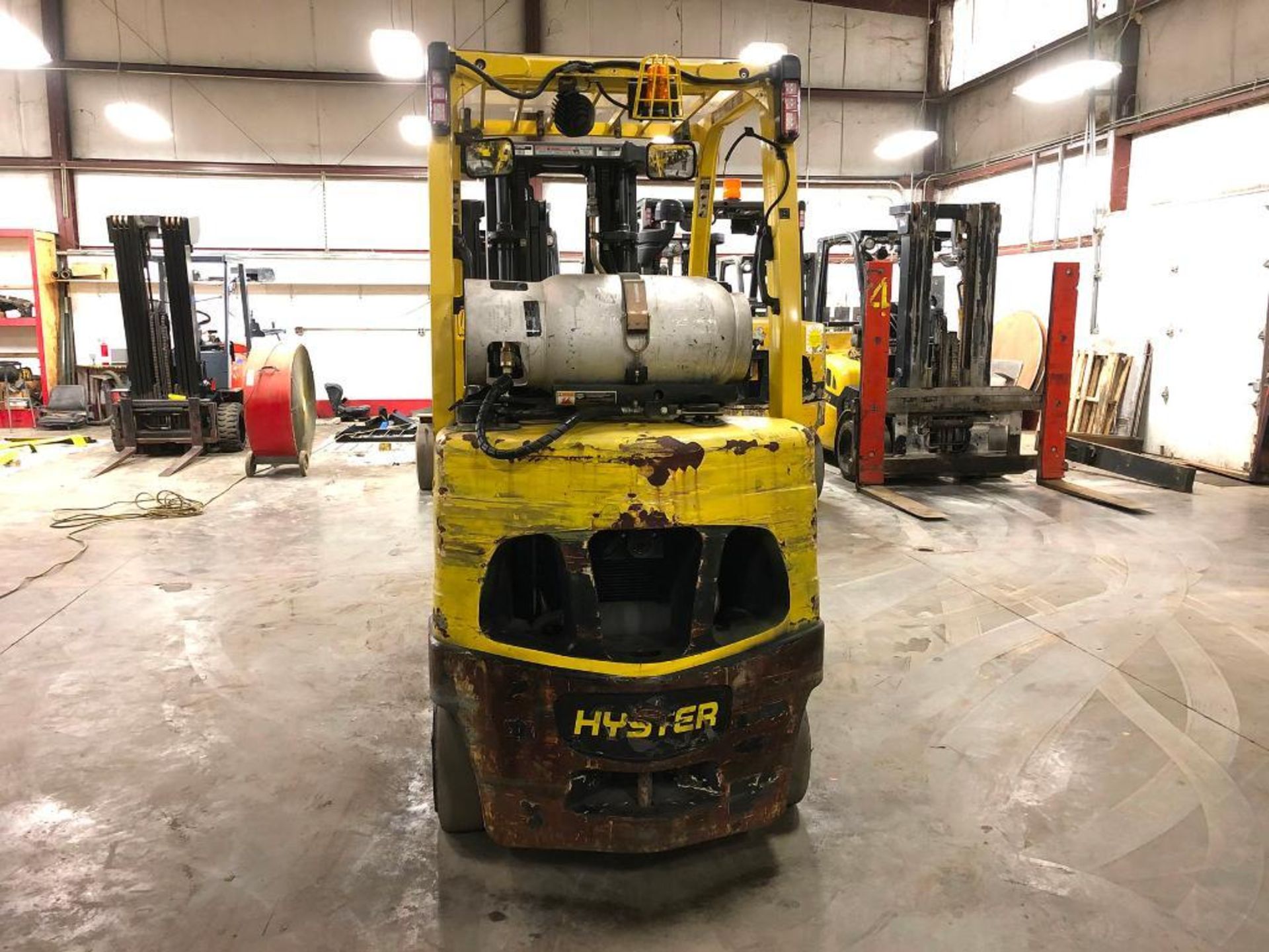 2011 HYSTER 6,000-LB., MODEL S60FT, S/N F187V18756J, LPG, LEVER SHIFT TRANSMISSION, SOLID TREADED - Image 4 of 5