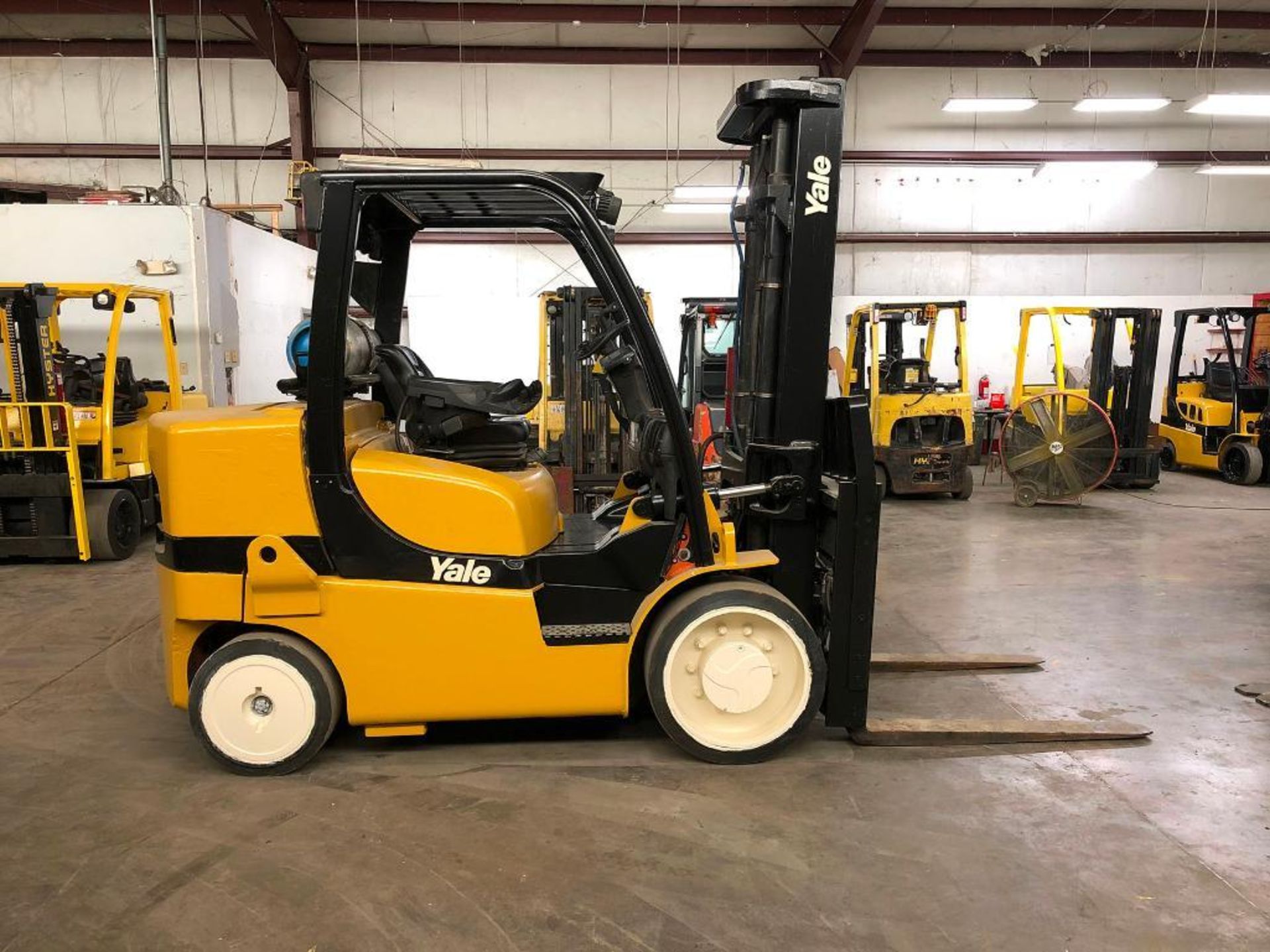 2014 YALE 15,500-LB. CAPACITY FORKLIFT, MODEL LLC155VX, S/N F379V01501M, LPG, LEVER SHIFT - Image 3 of 5