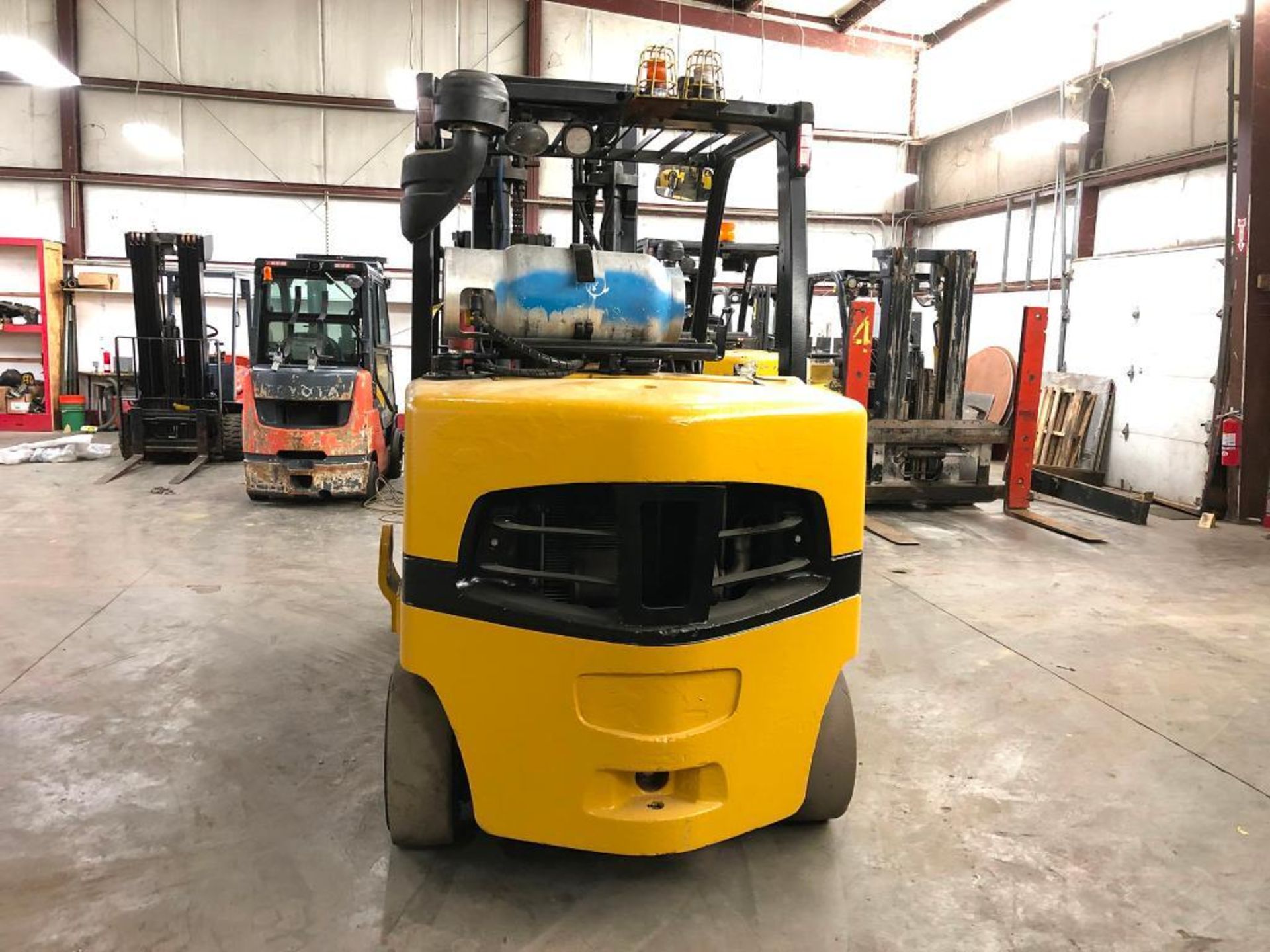 2014 YALE 15,500-LB. CAPACITY FORKLIFT, MODEL LLC155VX, S/N F379V01501M, LPG, LEVER SHIFT - Image 4 of 5