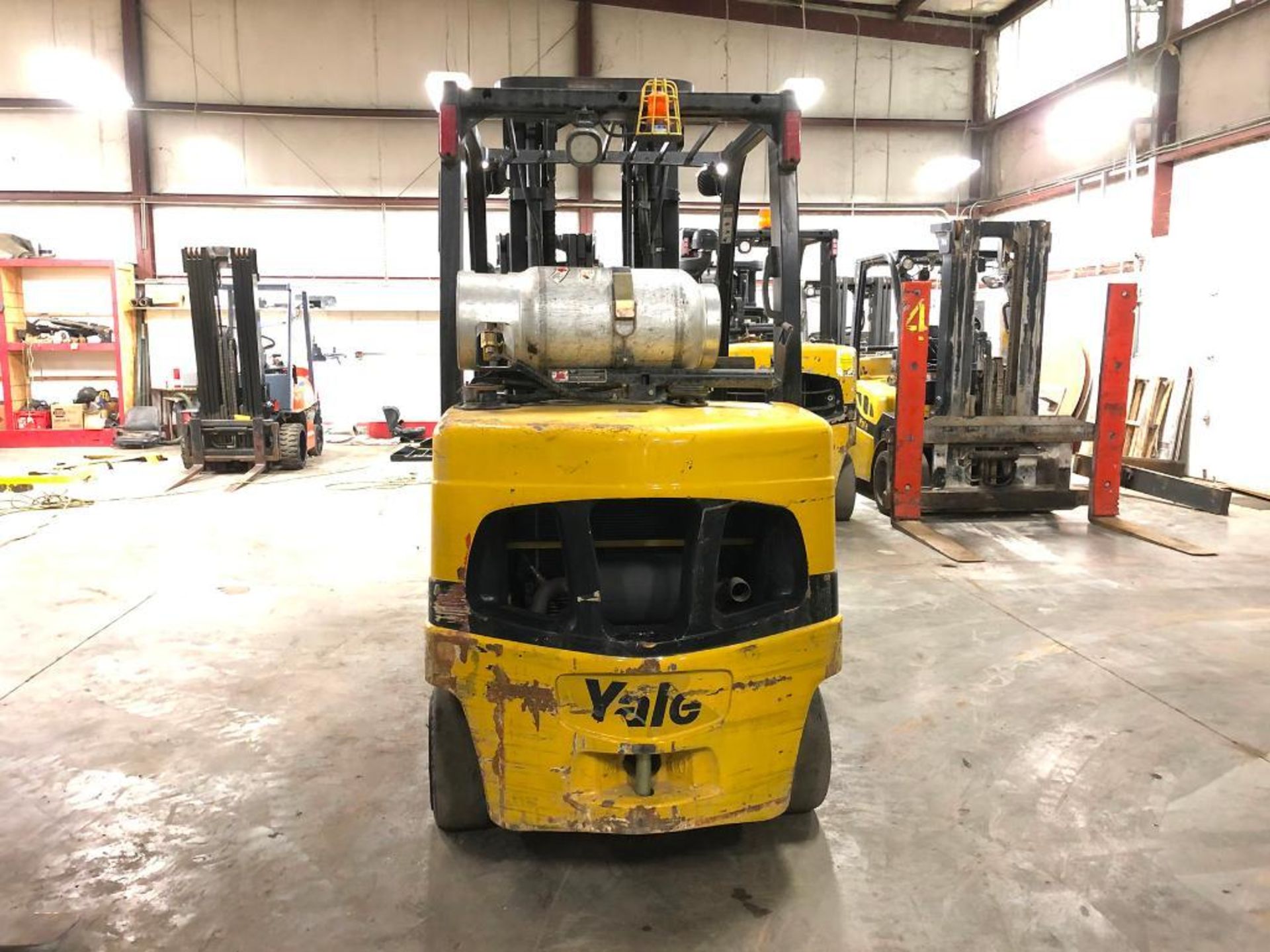 2016 YALE 8,000-LB. CAPACITY FORKLIFT, MODEL GLC080VX, S/N G818V01930P, LPG, 3-STAGE MAST, 218'' - Image 4 of 5