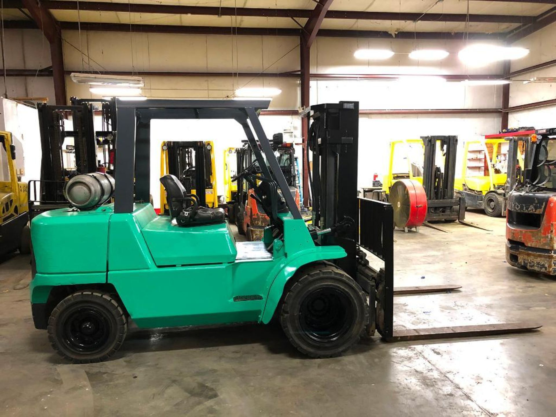 MITSUBISHI 10,000-LB. CAPACITY FORKLIFT, MODEL FG45K1, S/N AF29C80040, LPG, 2-STAGE MAST, 120'' LIFT - Image 3 of 5