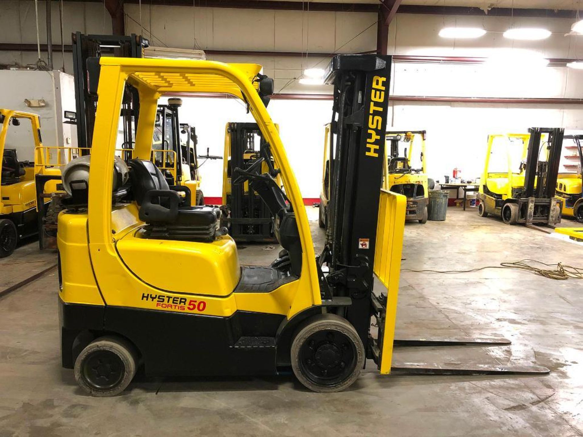 2015 HYSTER 5,000-LB., MODEL S50FT, S/N H187V03779N, LPG, LEVER SHIFT TRANSMISSION, SOLID TIRES, - Image 3 of 5