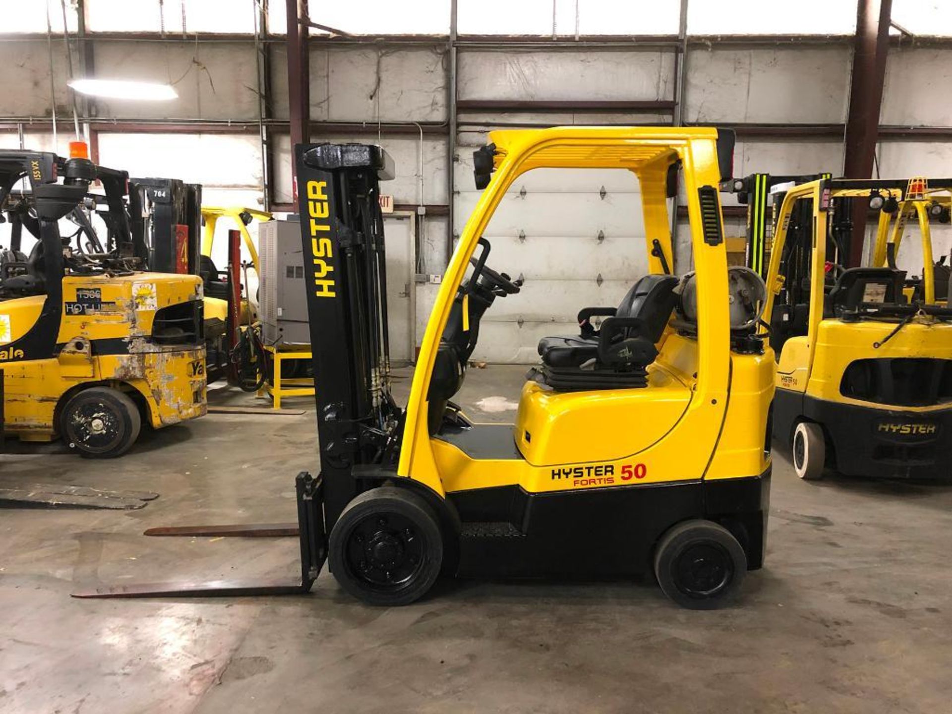 2015 HYSTER 5,000-LB., MODEL S50FT, S/N H187V02353N, LPG, LEVER SHIFT TRANSMISSION, SOLID TIRES,