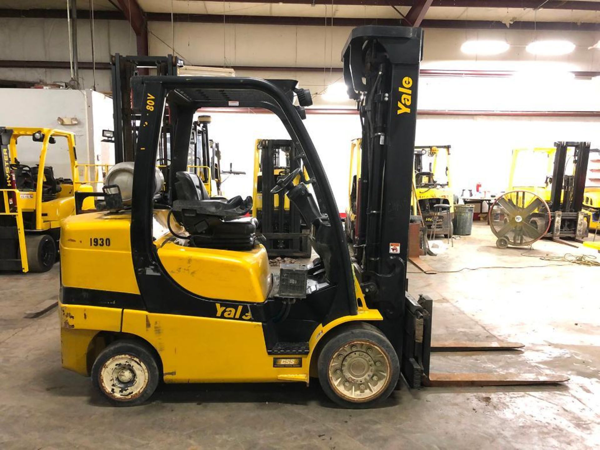 2016 YALE 8,000-LB. CAPACITY FORKLIFT, MODEL GLC080VX, S/N G818V01930P, LPG, 3-STAGE MAST, 218'' - Image 3 of 5