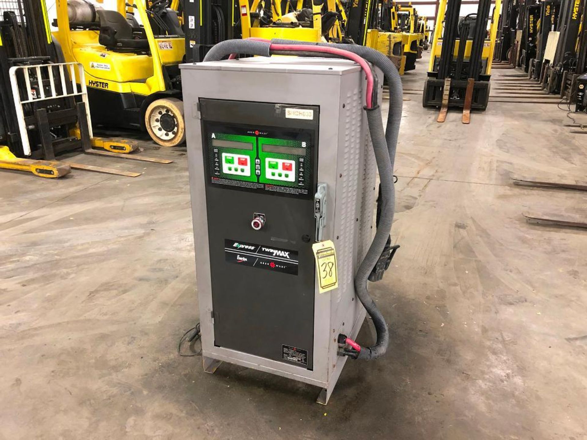 ENERSYS TWINMAX EXPRESS MULTI-VOLT INDUSTRIAL BATTERY CHARGER, MODEL TWINMAX 15, OUTPUT 12-80 VDC AT