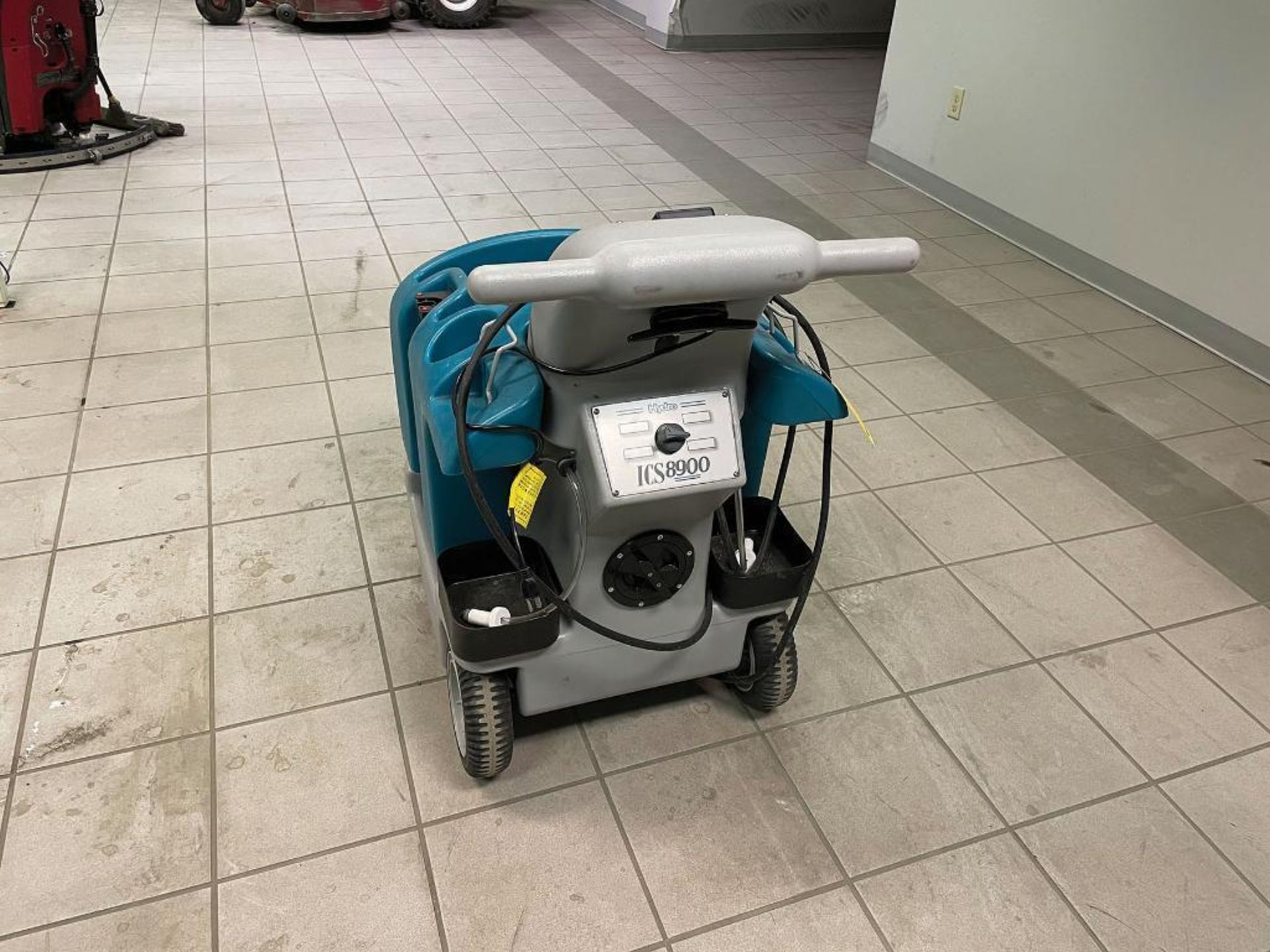 ICS 8900 SELF-CONTAINED PORTABLE CLEANING SYSTEM - Image 4 of 5