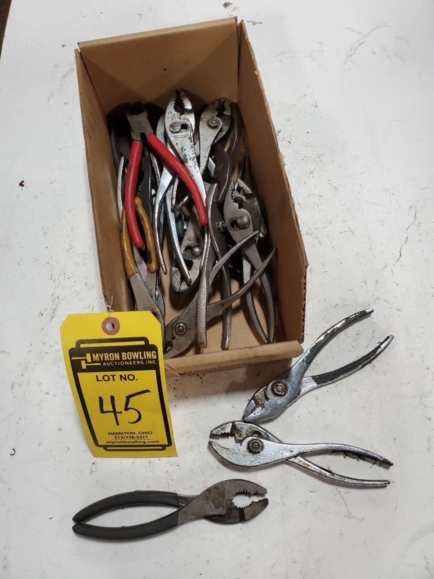 LOT OF ASSORTED PLIERS