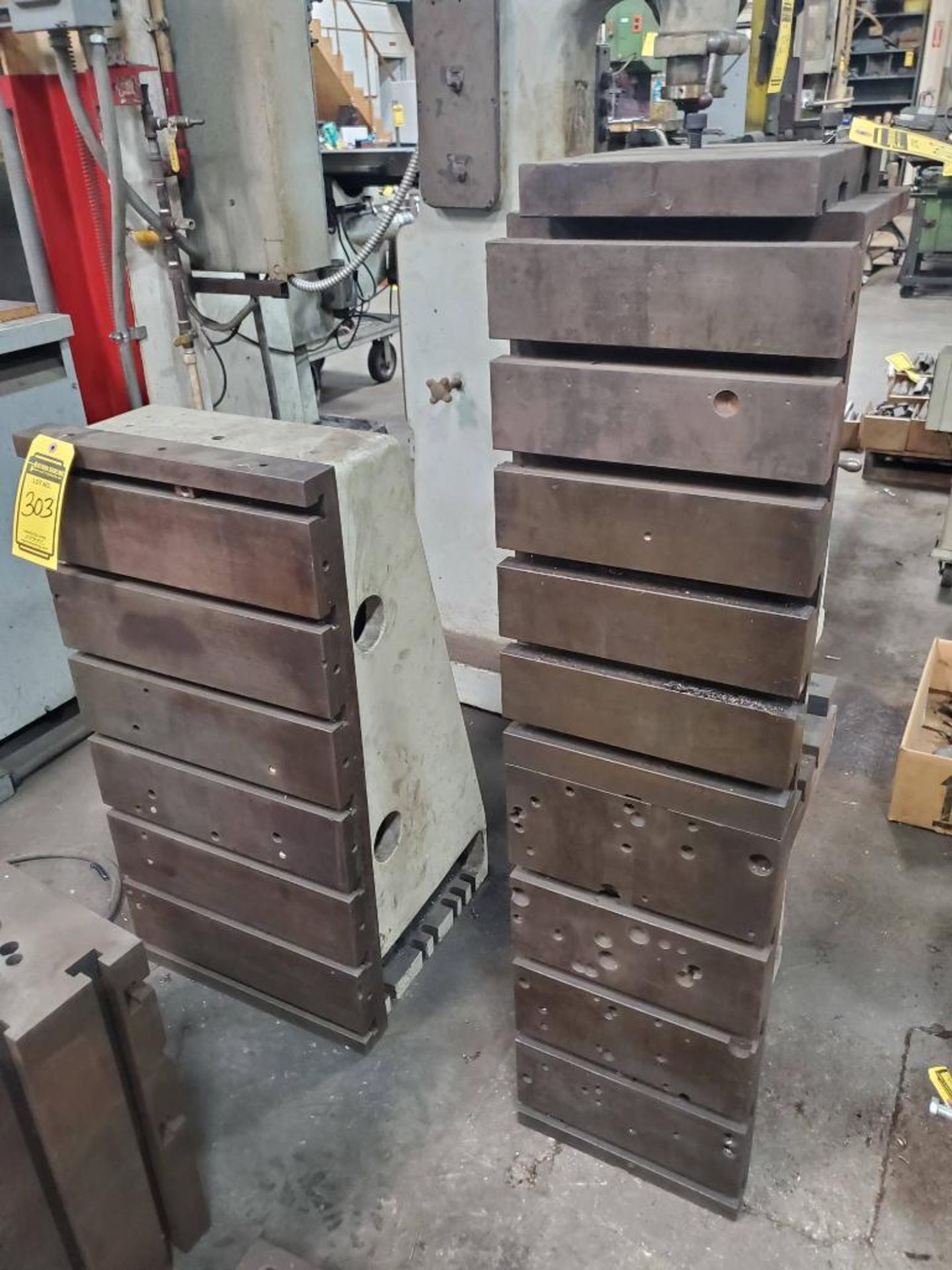 PAIR OF ANGLE PLATES