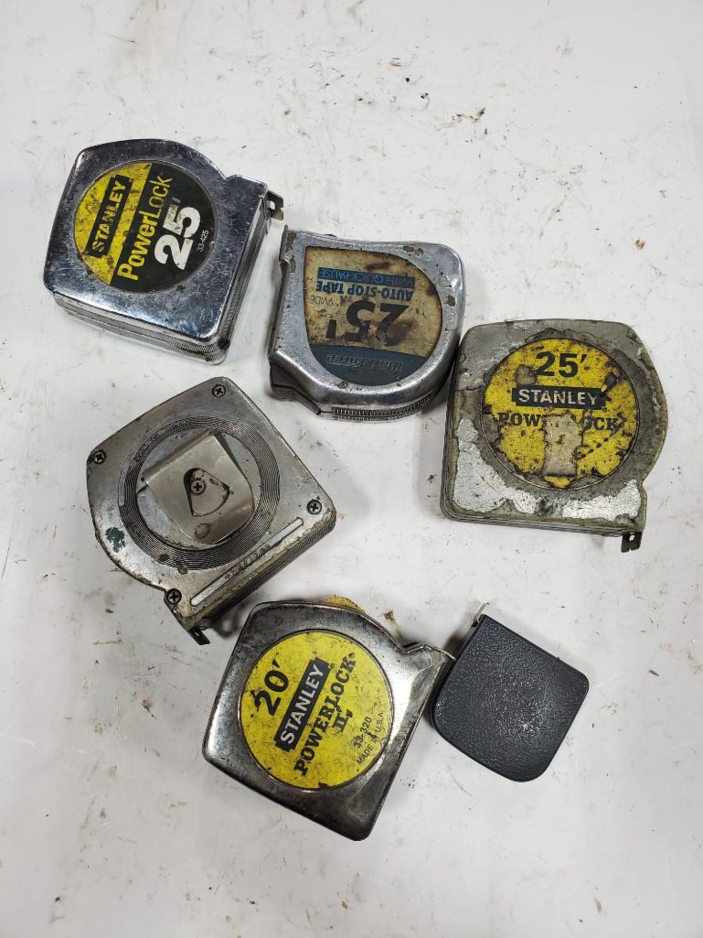 LOT OF TAPE MEASURES