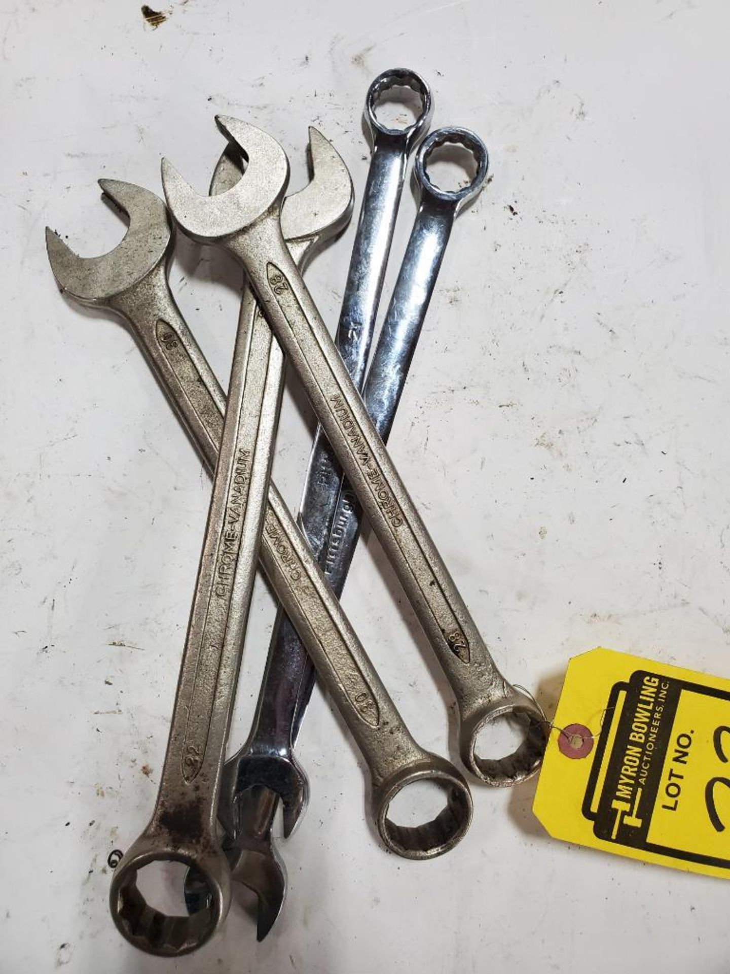 LOT OF ASSORTED METRIC WRENCHES