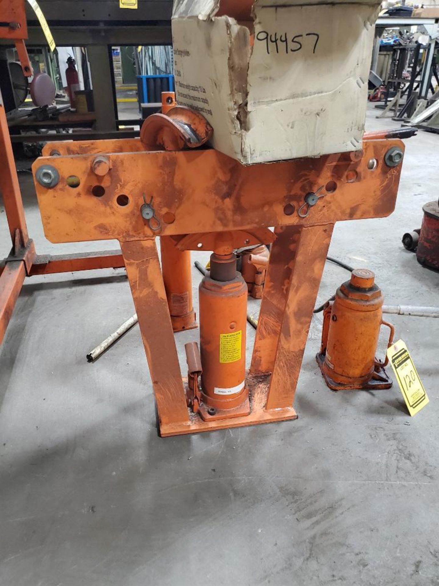 16-TON HYDRAULIC JACK