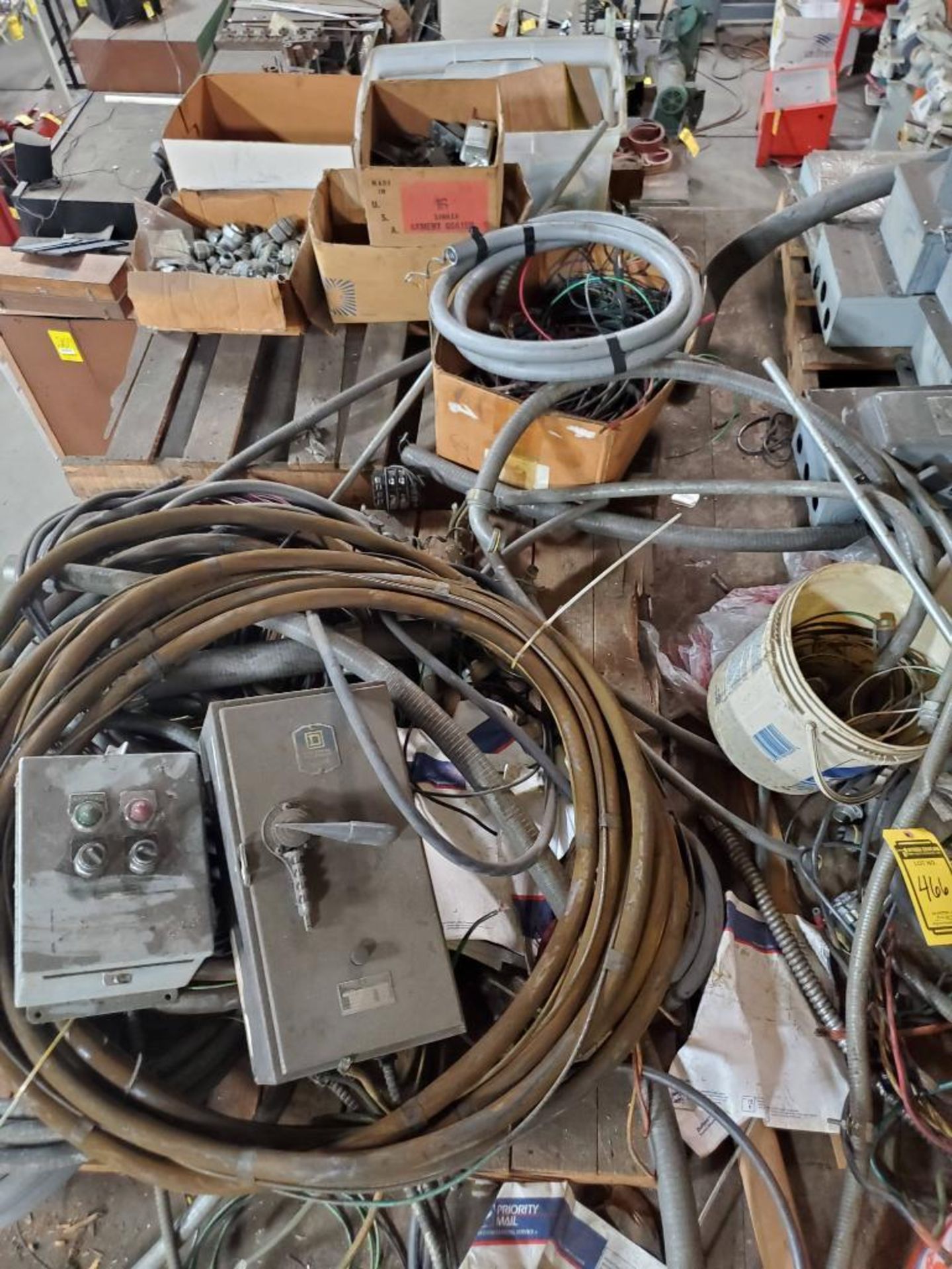 LOT OF ELECTRIC COMPONENTS - Image 2 of 6