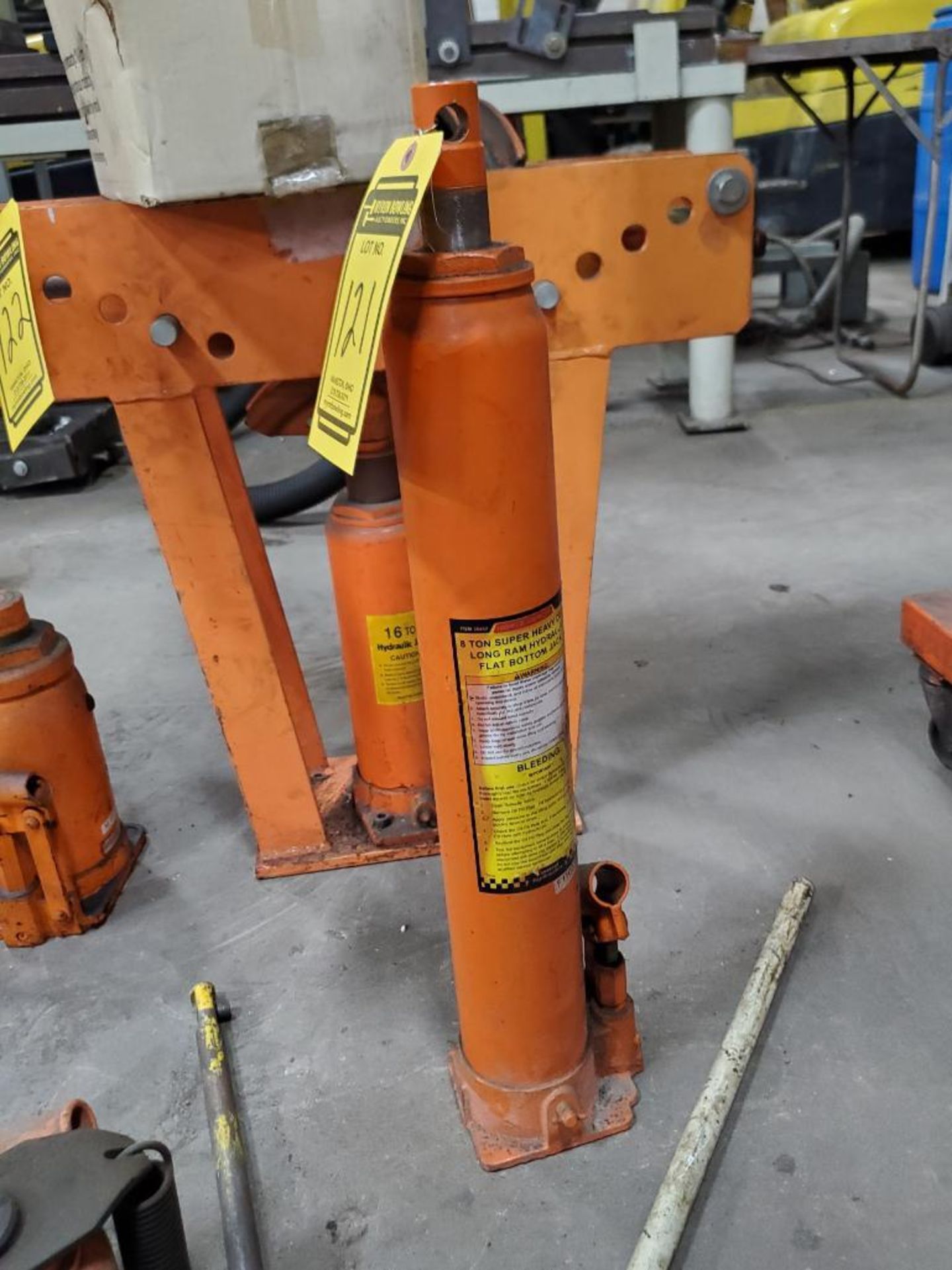 CENTRAL HYDRAULICS 8-TON HYDRAULIC JACK, WITH LONG RAM, FLAT BOTTOM