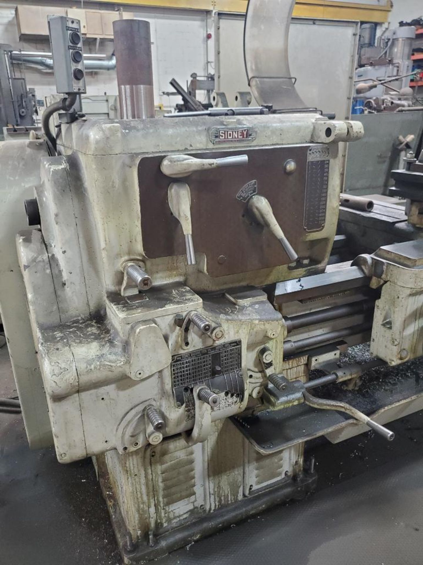 SYDNEY ENGINE LATHE, 16' BED, 2'' BAR THROUGH SPINDLE, 24-720 SPINDLE SPEEDS, TAILSTOCK, CROSS - Image 10 of 18