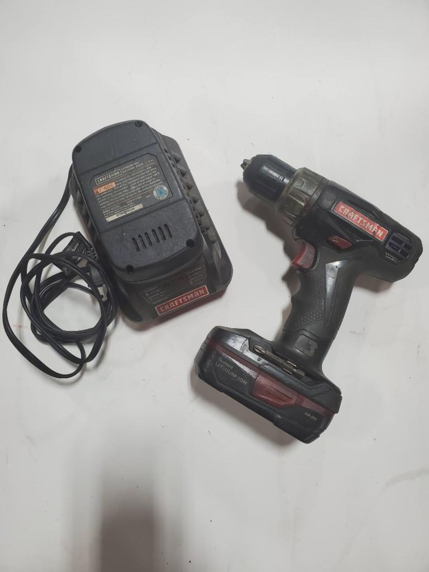 CRAFTSMAN 1/2'' CORDLESS DRILL WITH (2) BATTERIES AND CHARGER