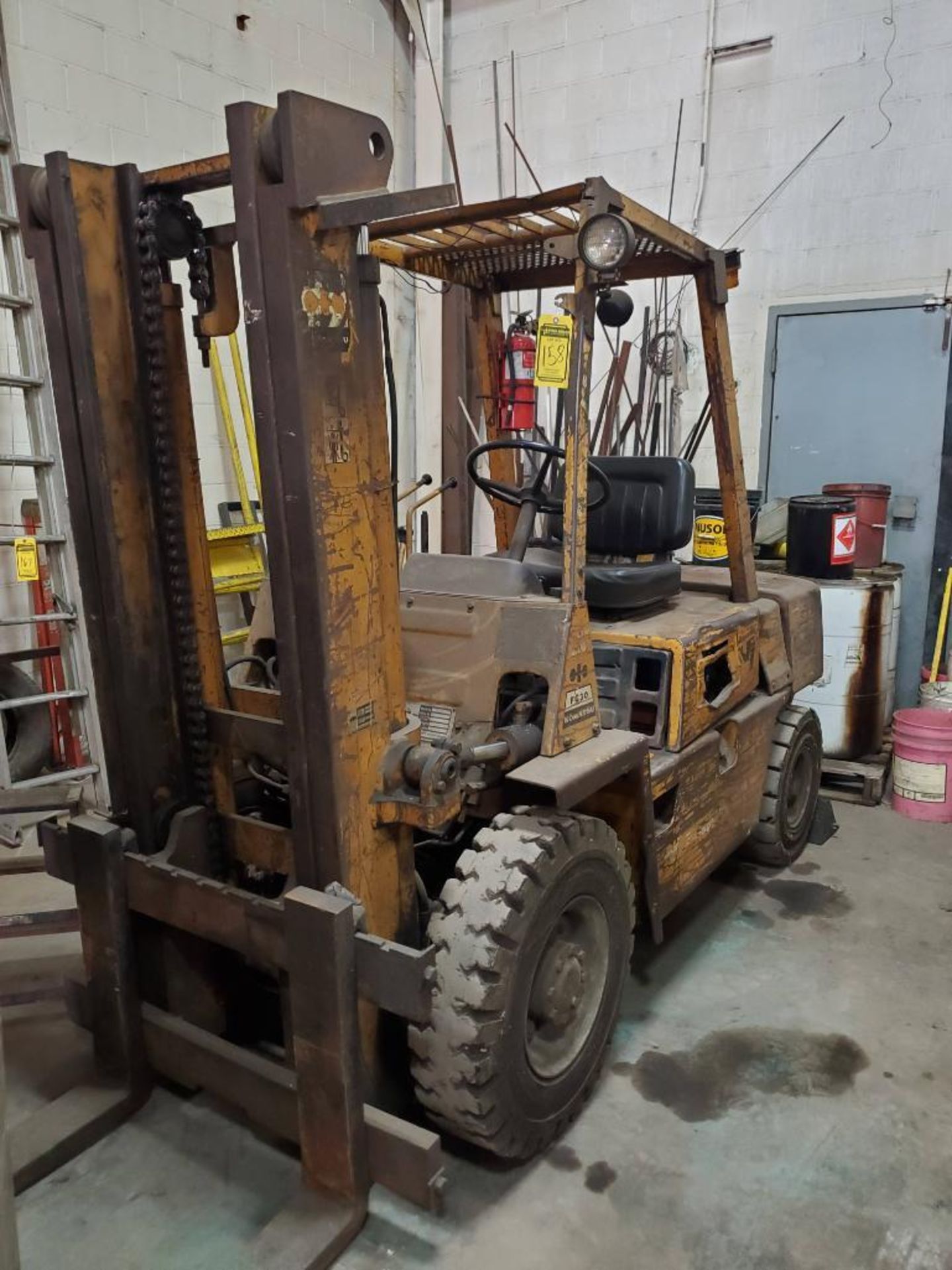 KOMATSU FG30-7 FORKLIFT, 120'' LIFT HEIGHT, 78'' 2-STAGE MAST, TREAD TIRES, LPG, 9,534 HOURS