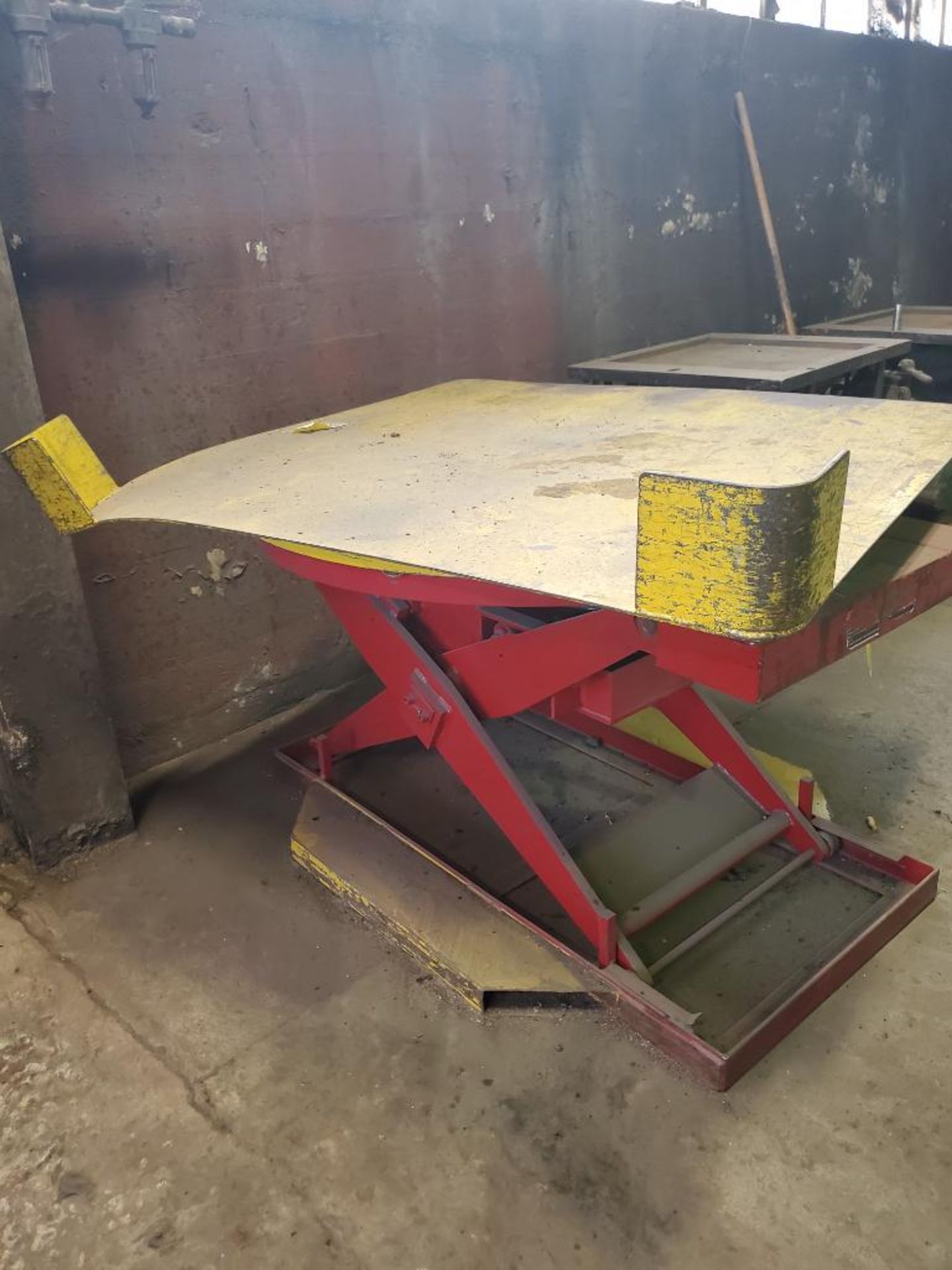 SOUTHWORTH SCISSOR LIFT TABLE; S/N 1425302X10243-5, MAX CAPACITY 4,500 LBS. - Image 2 of 2