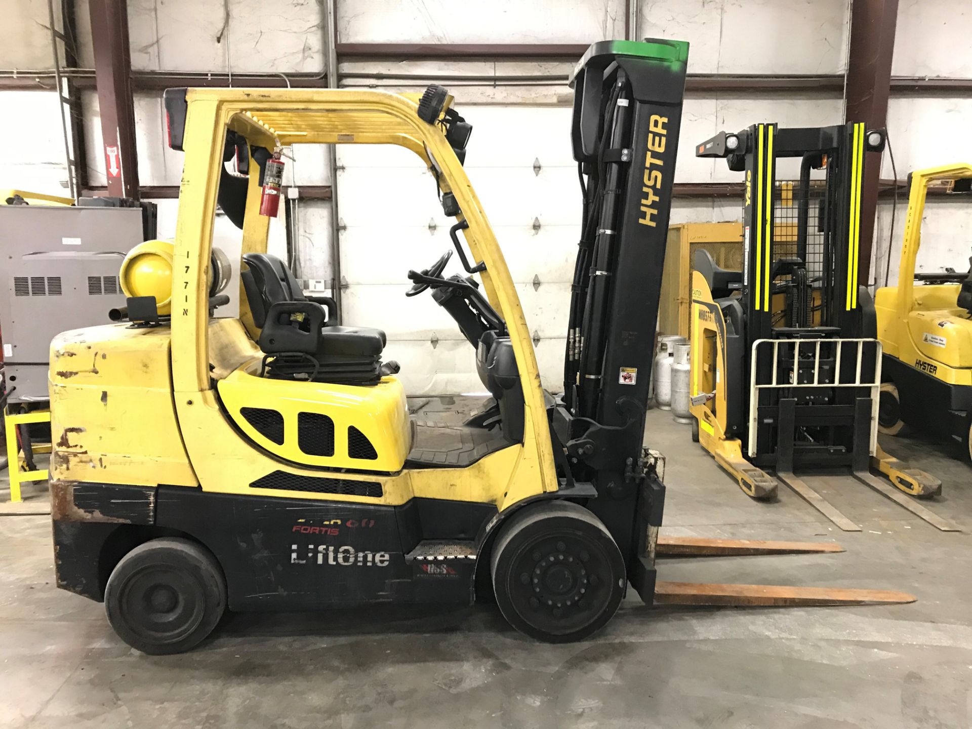 2015 HYSTER 8,000-LB. FORKLIFT, MODEL S80FT, 10,225 HOURS, 2-STAGE MAST, SOLID CUSHION TIRES, LPG, - Image 3 of 5