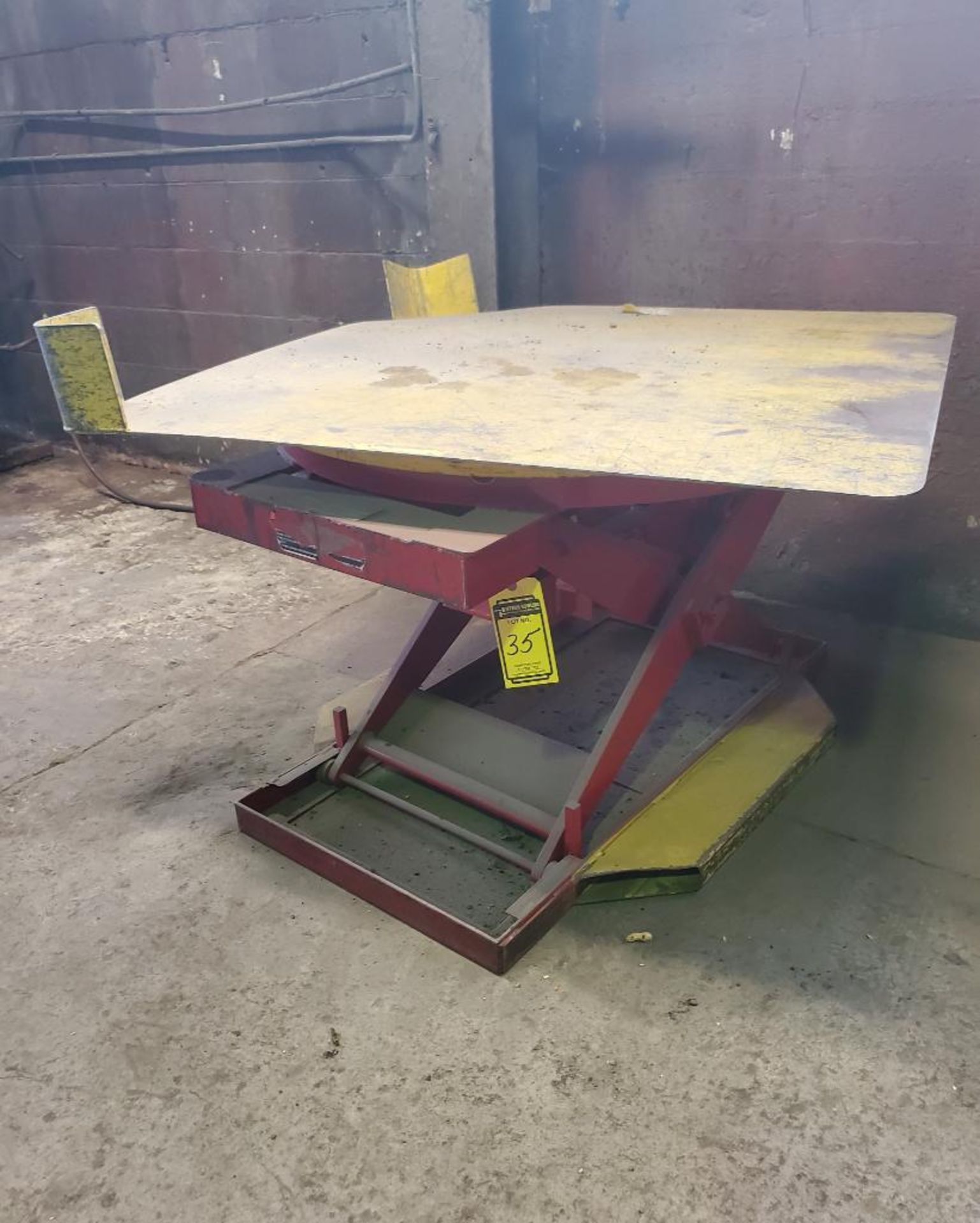 SOUTHWORTH SCISSOR LIFT TABLE; S/N 1425302X10243-5, MAX CAPACITY 4,500 LBS.