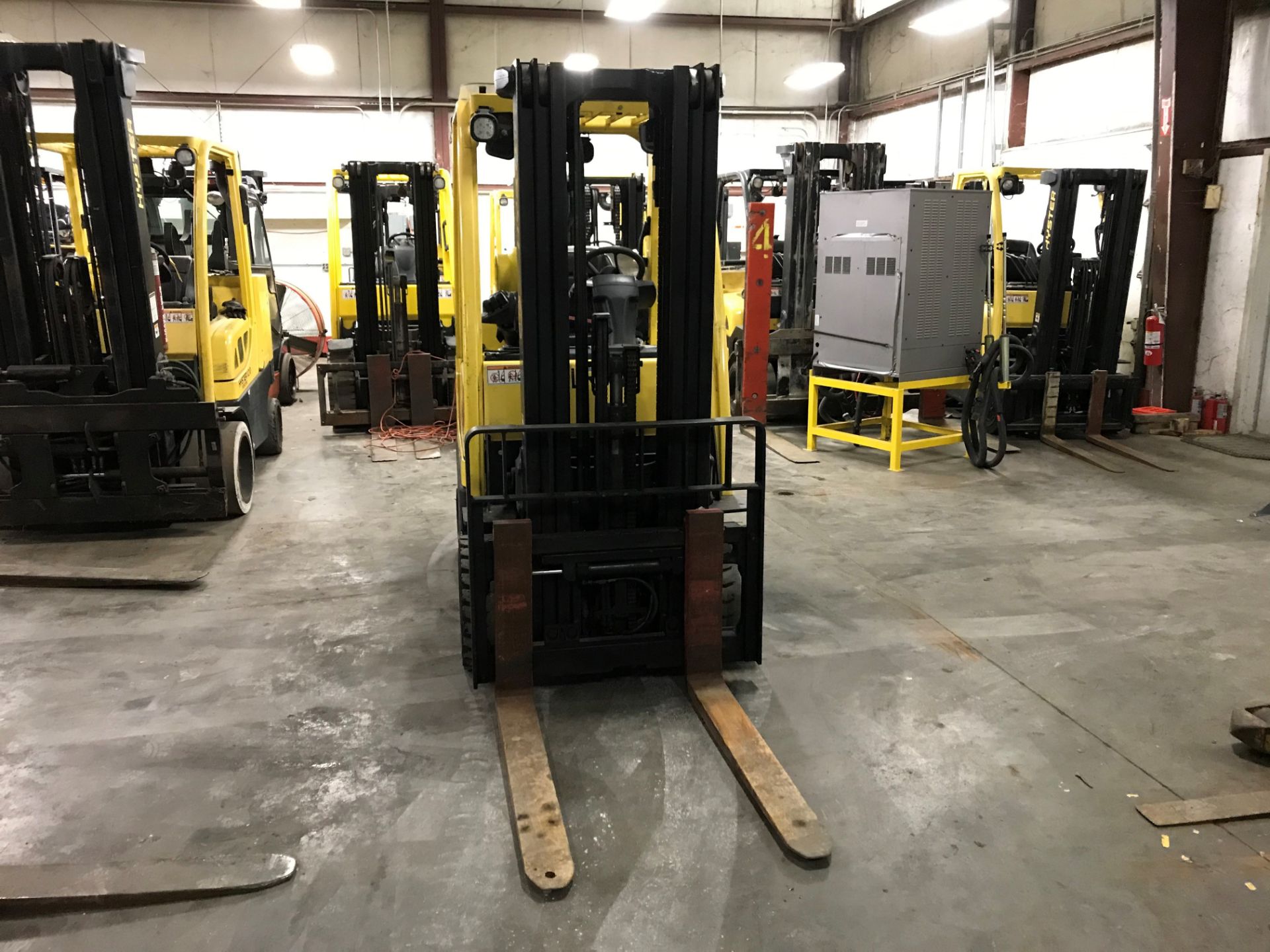 2011 HYSTER 6,000-LB. FORKLIFT, MODEL S60FT, 13,708 HOURS, 3-STAGE MAST, CUSHION TIRES - Image 2 of 5