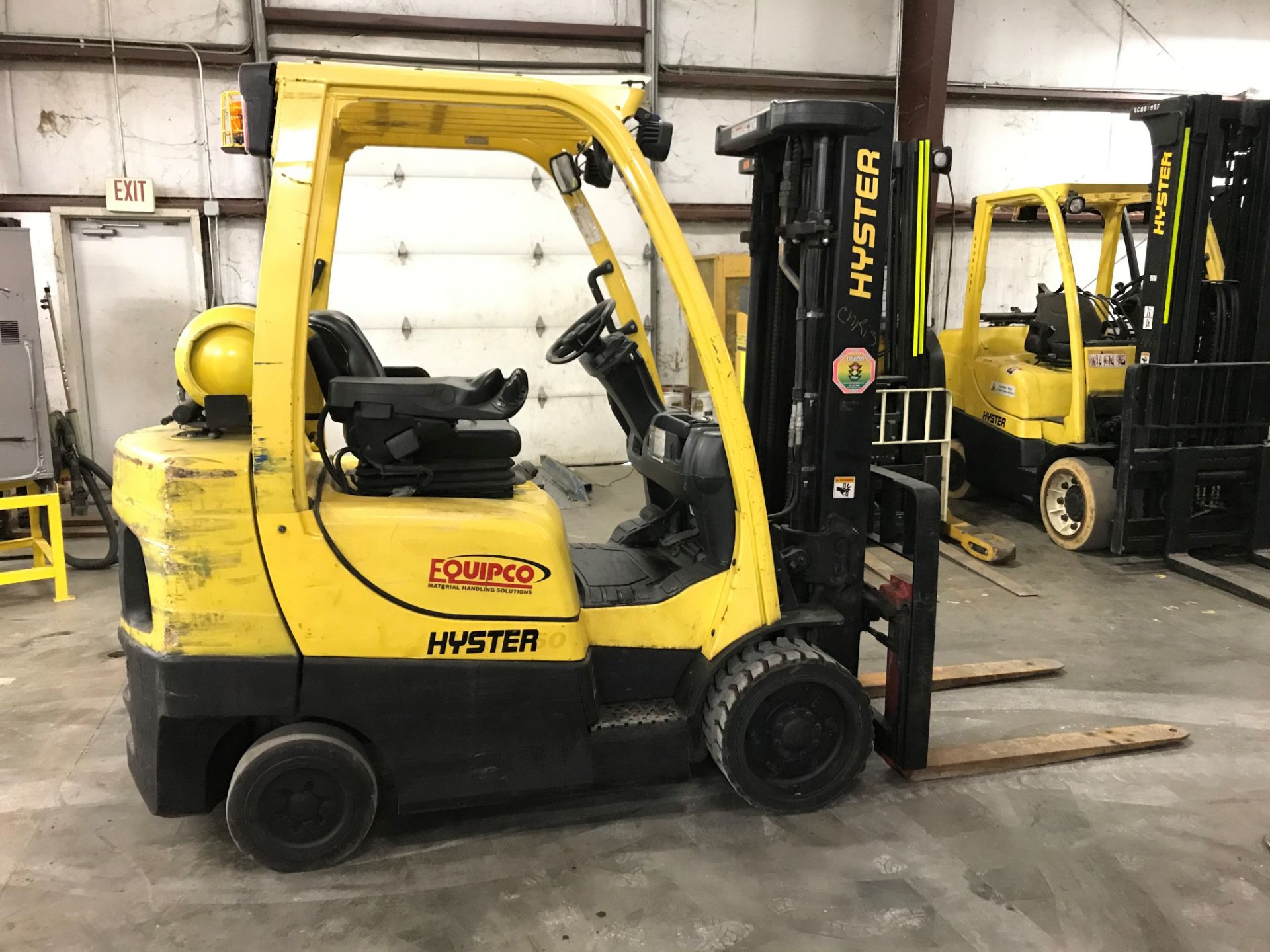 2011 HYSTER 6,000-LB. FORKLIFT, MODEL S60FT, 13,708 HOURS, 3-STAGE MAST, CUSHION TIRES - Image 3 of 5