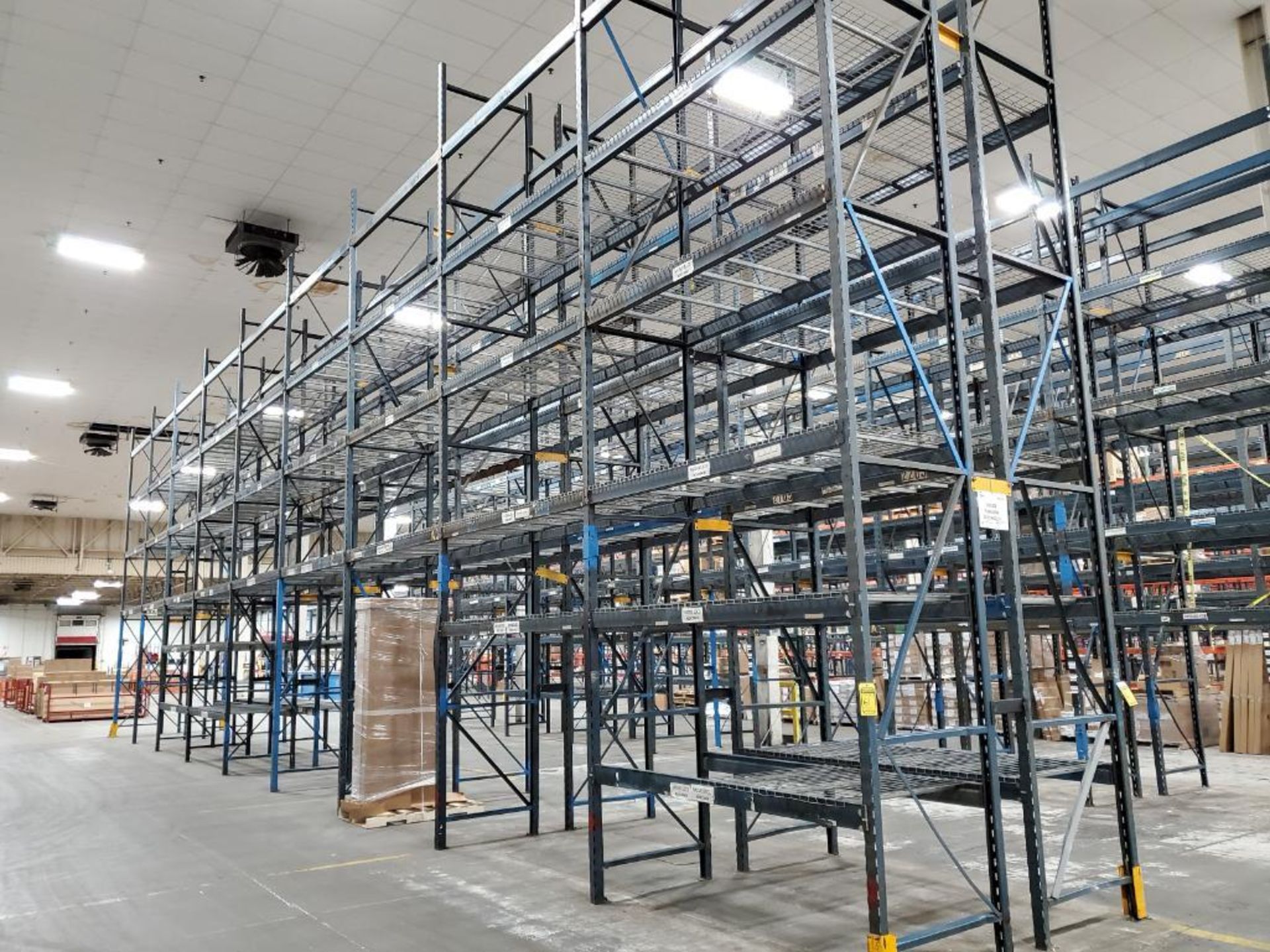 (18X) BAYS OF 20' X 42'' RIDG-U RAK SLOT/CLIP LOCK PALLET RACKING, 20' X 42'' UPRIGHTS, 12' X 5'' - Image 4 of 6