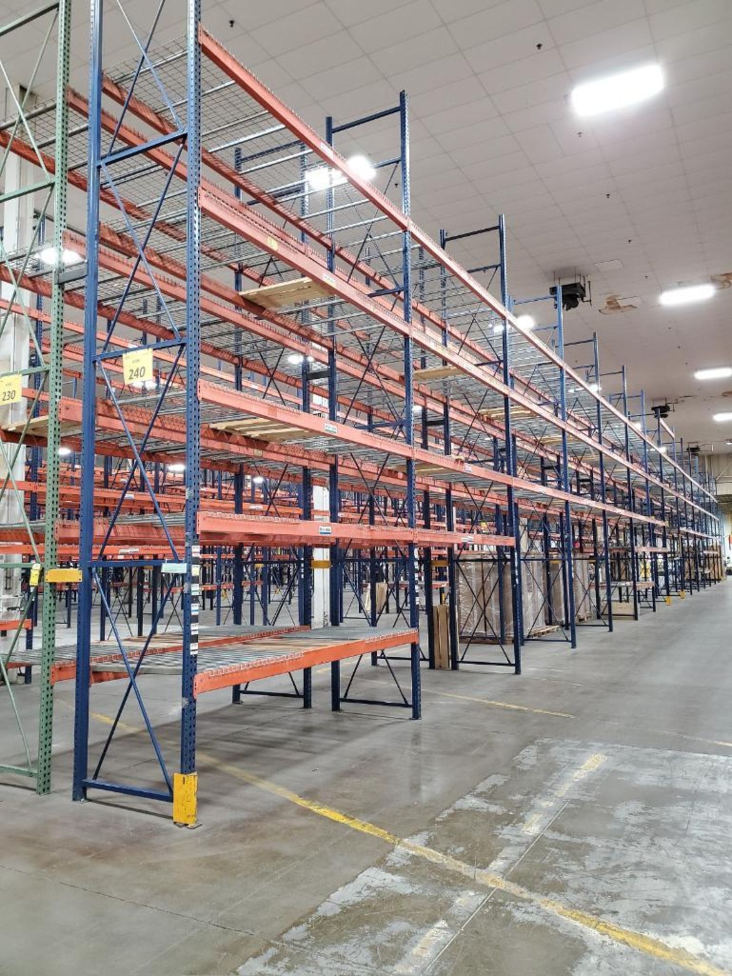 (30X) BAYS OF 20' X 42'' INTERLAKE TEAR DROP PALLET RACKING. 20' X 42'' UPRIGHTS, 138'' X 5'' BEAMS, - Image 2 of 6