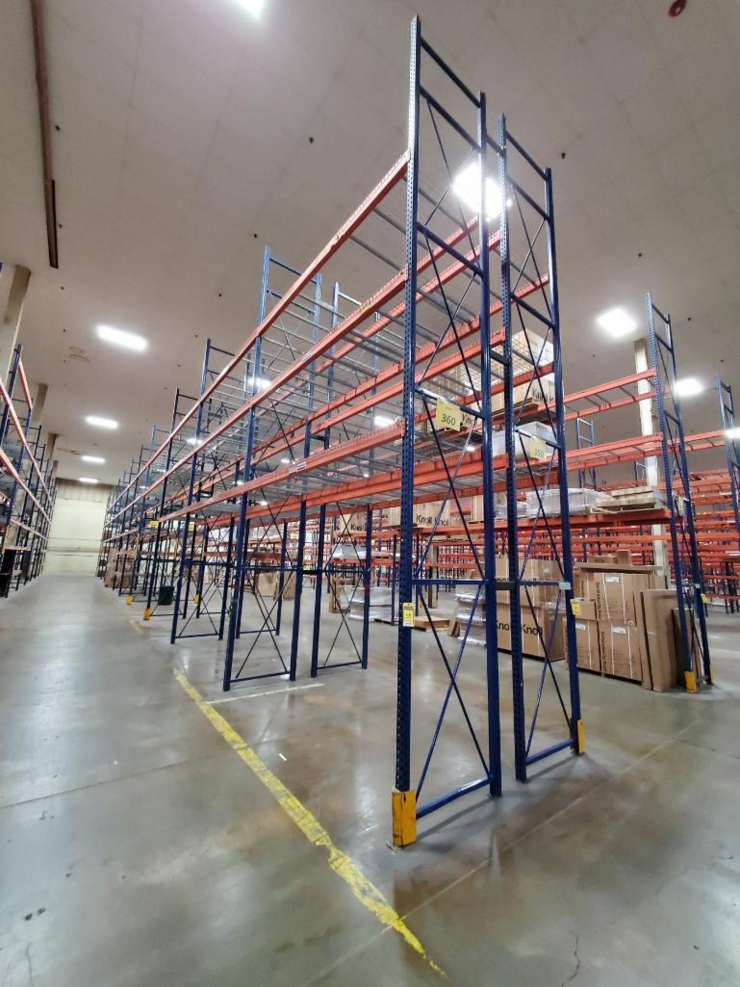 (22X) BAYS OF 20' X 42'' INTERLAKE TEAR DROP PALLET RACKING. 20' X 42'' UPRIGHTS, 138'' X 5'' BEAMS,