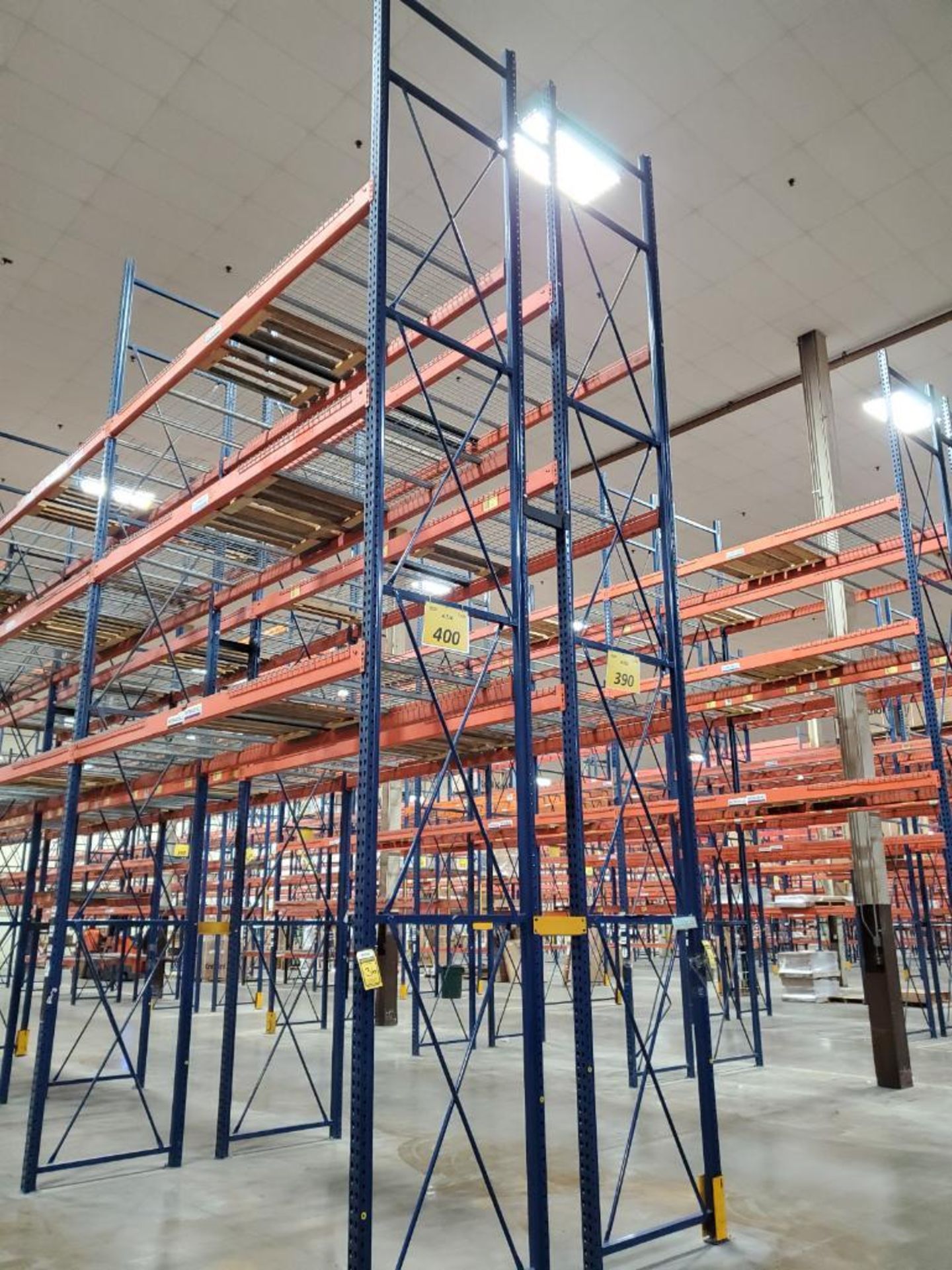 (20X) BAYS OF 20' X 42'' INTERLAKE TEAR DROP PALLET RACKING. 20' X 42'' UPRIGHTS, 138'' X 5'' BEAMS, - Image 2 of 8