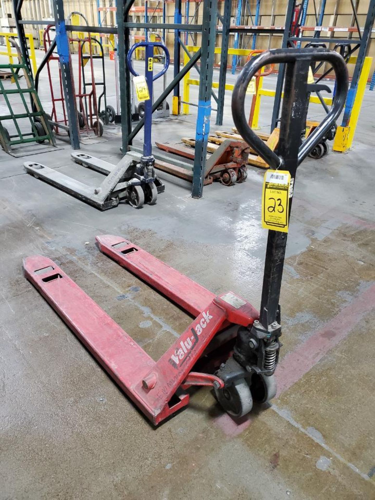 VALU-JACK 5,500 LB. HYDRAULIC PALLET JACK - Image 3 of 4