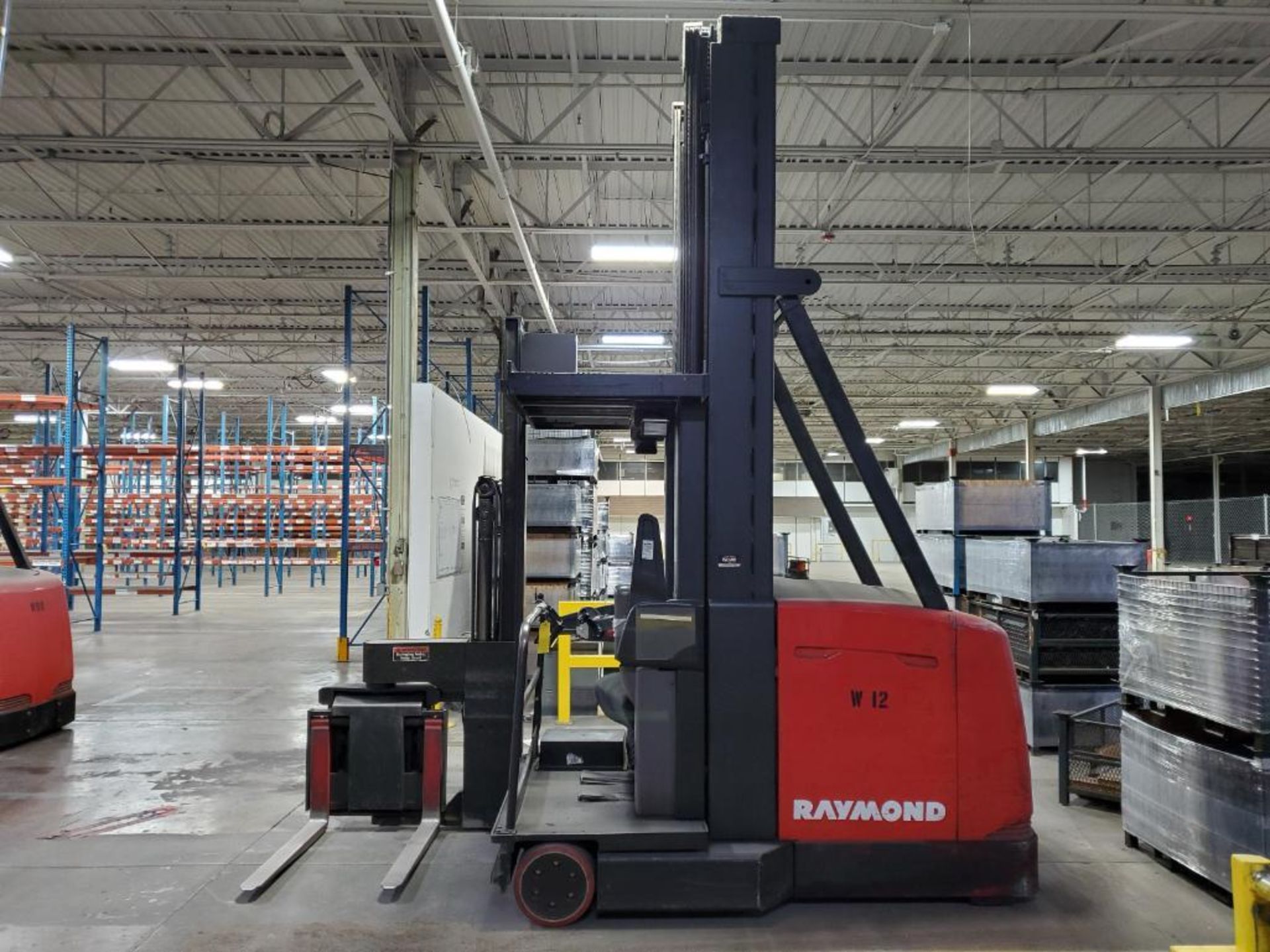 2006 RAYMOND 2,500-LB. ELECTRIC TURRET LIFT TRUCKS, MODEL SA-CSR30T, 48V, 340'' LIFT HEIGHT, 13' - Image 7 of 10