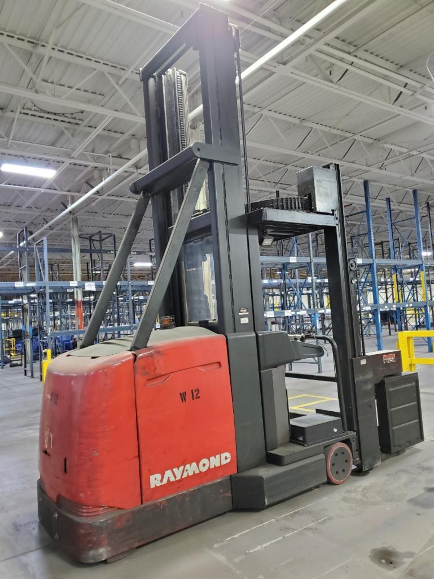 2006 RAYMOND 2,500-LB. ELECTRIC TURRET LIFT TRUCKS, MODEL SA-CSR30T, 48V, 340'' LIFT HEIGHT, 13' - Image 5 of 10