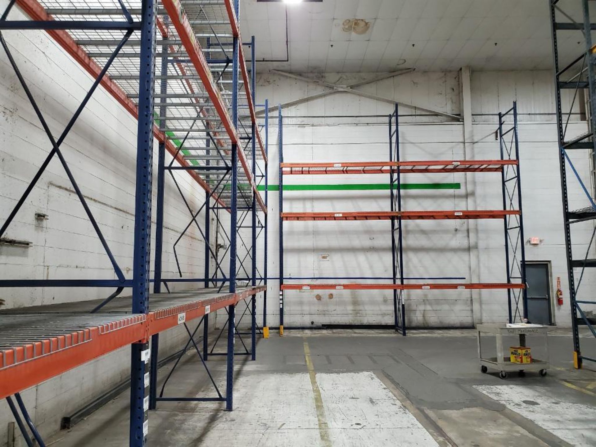 (14X) BAYS OF 20' X 42'' INTERLAKE TEAR DROP PALLET RACKING. 20' X 42'' UPRIGHTS, 138'' X 5'' BEAMS, - Image 4 of 9