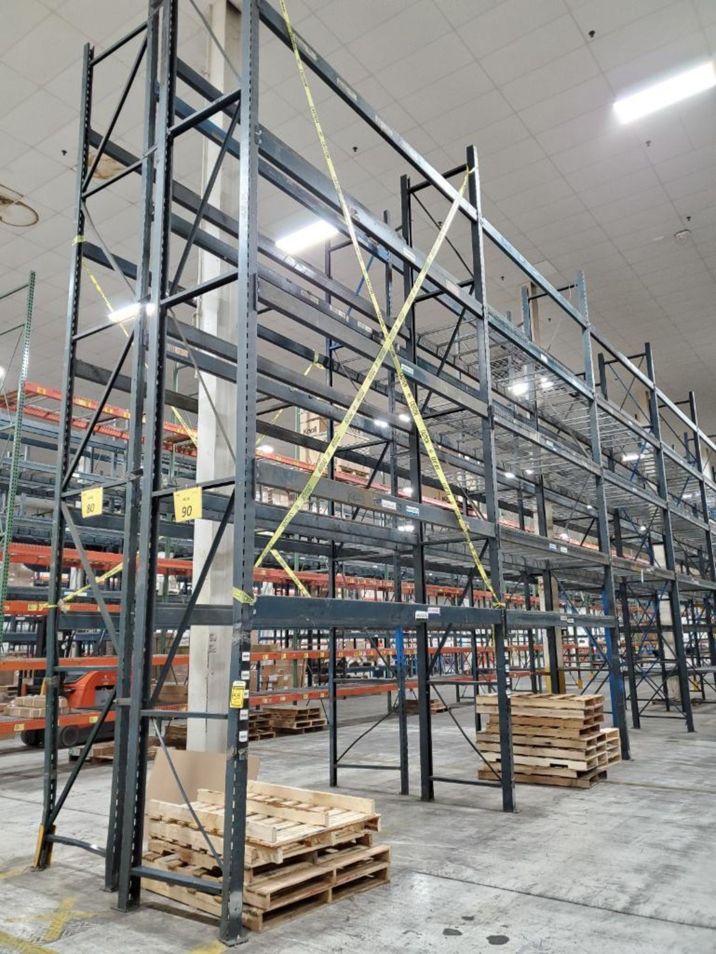 (28X) BAYS OF 20' X 42'' RIDG-U RAK SLOT/CLIP LOCK PALLET RACKING, 20' X 42'' UPRIGHTS, 12' X 5'' - Image 2 of 8