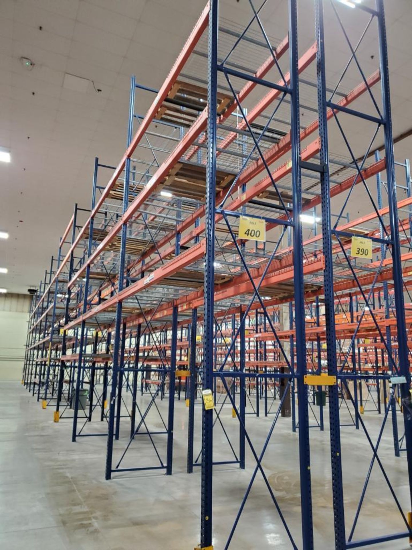 (20X) BAYS OF 20' X 42'' INTERLAKE TEAR DROP PALLET RACKING. 20' X 42'' UPRIGHTS, 138'' X 5'' BEAMS, - Image 3 of 8