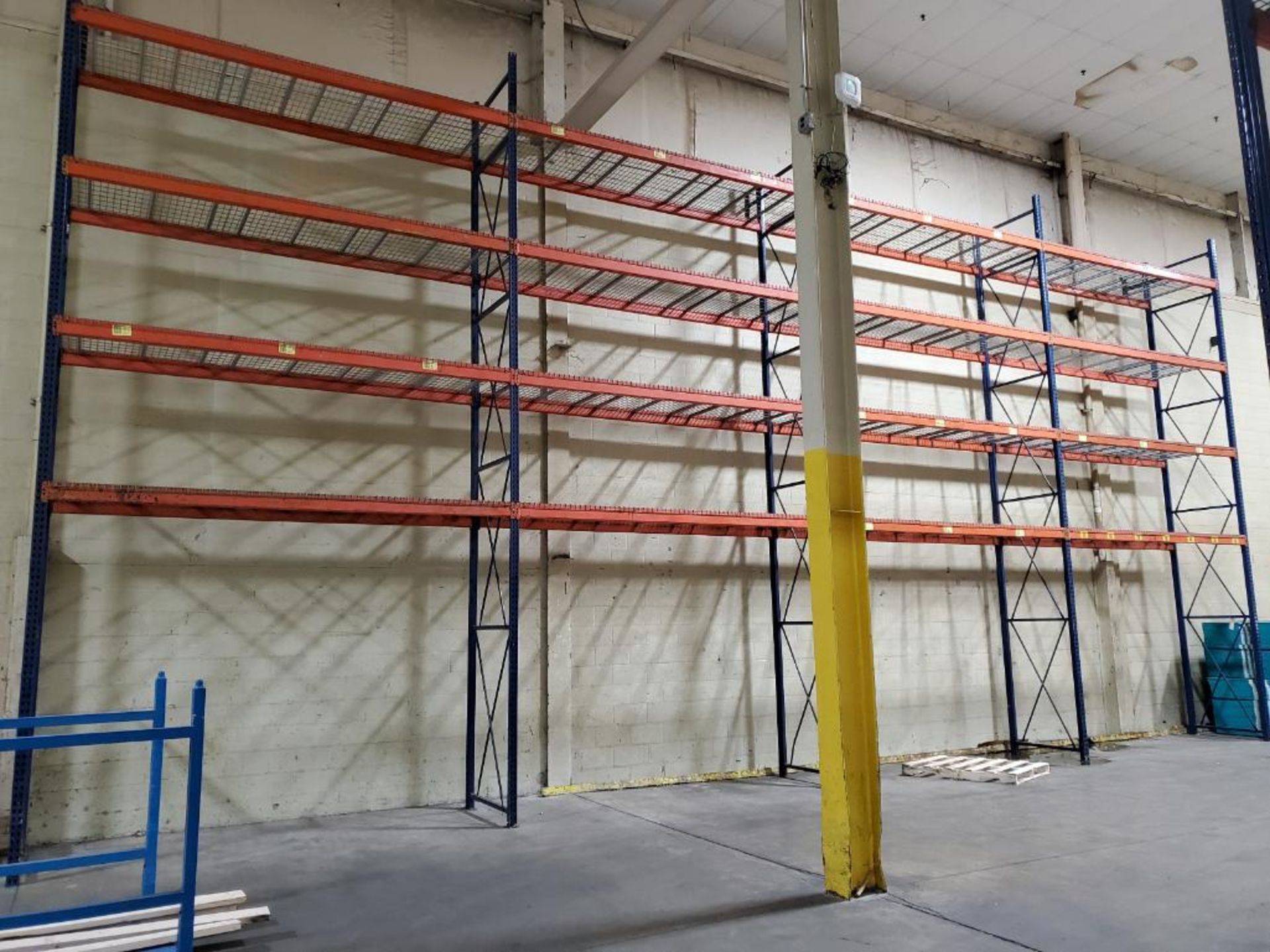 (14X) BAYS OF 20' X 42'' INTERLAKE TEAR DROP PALLET RACKING. 20' X 42'' UPRIGHTS, 138'' X 5'' BEAMS, - Image 6 of 9