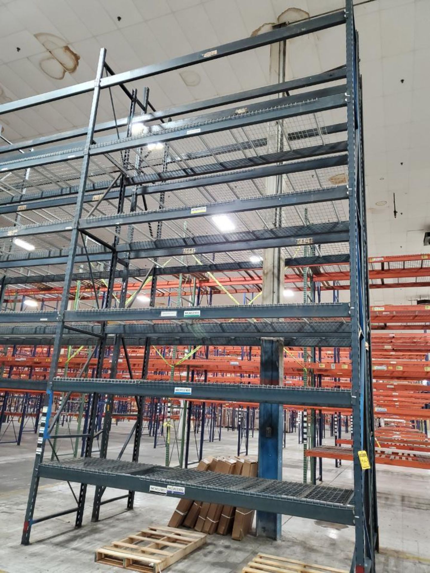 (28X) BAYS OF 20' X 42'' RIDG-U RAK SLOT/CLIP LOCK PALLET RACKING, 20' X 42'' UPRIGHTS, 12' X 5'' - Image 7 of 8