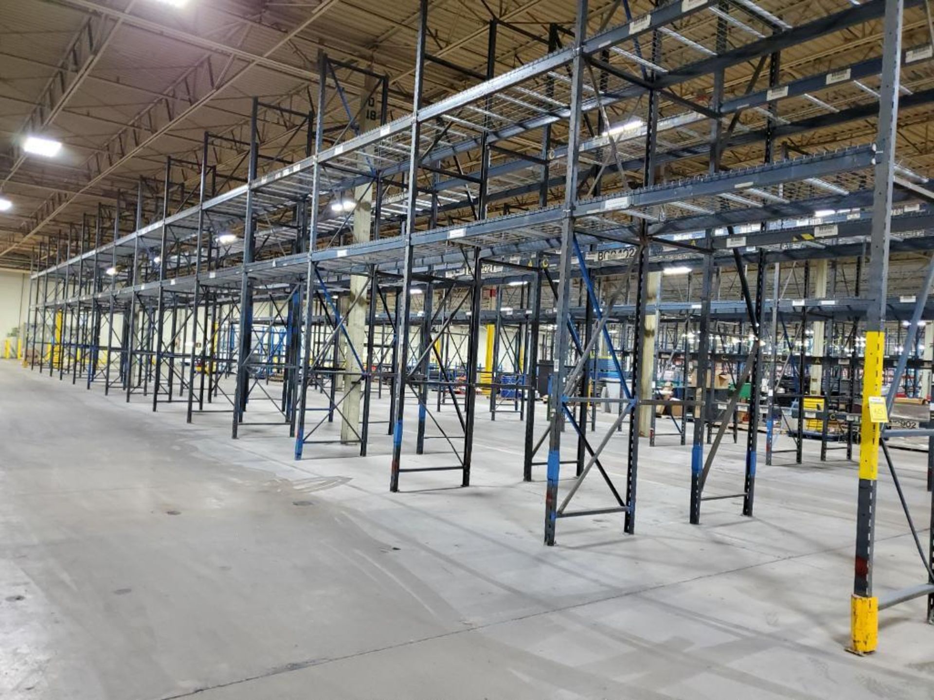 (30X) BAYS OF 16' X 42'' RIDG-U RAK SLOT/CLIP LOCK PALLET RACKING, 16' X 42'' UPRIGHTS 96'' X 5'' - Image 2 of 5