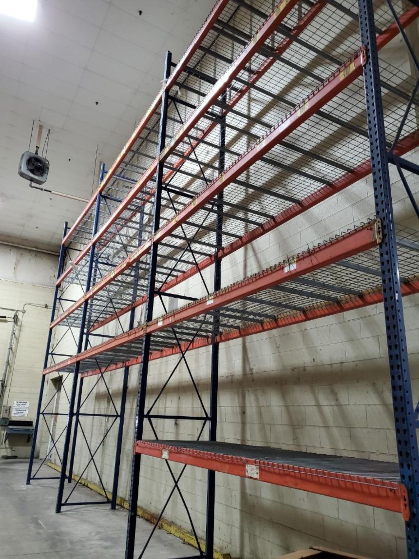 (14X) BAYS OF 20' X 42'' INTERLAKE TEAR DROP PALLET RACKING. 20' X 42'' UPRIGHTS, 138'' X 5'' BEAMS, - Image 8 of 9