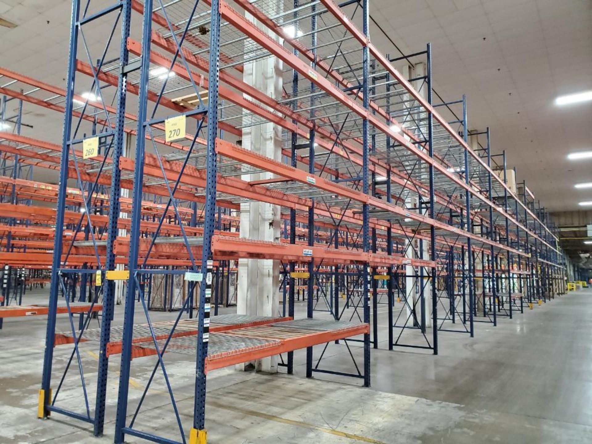 (30X) BAYS OF 20' X 42'' INTERLAKE TEAR DROP PALLET RACKING. 20' X 42'' UPRIGHTS, 138'' X 5'' BEAMS,