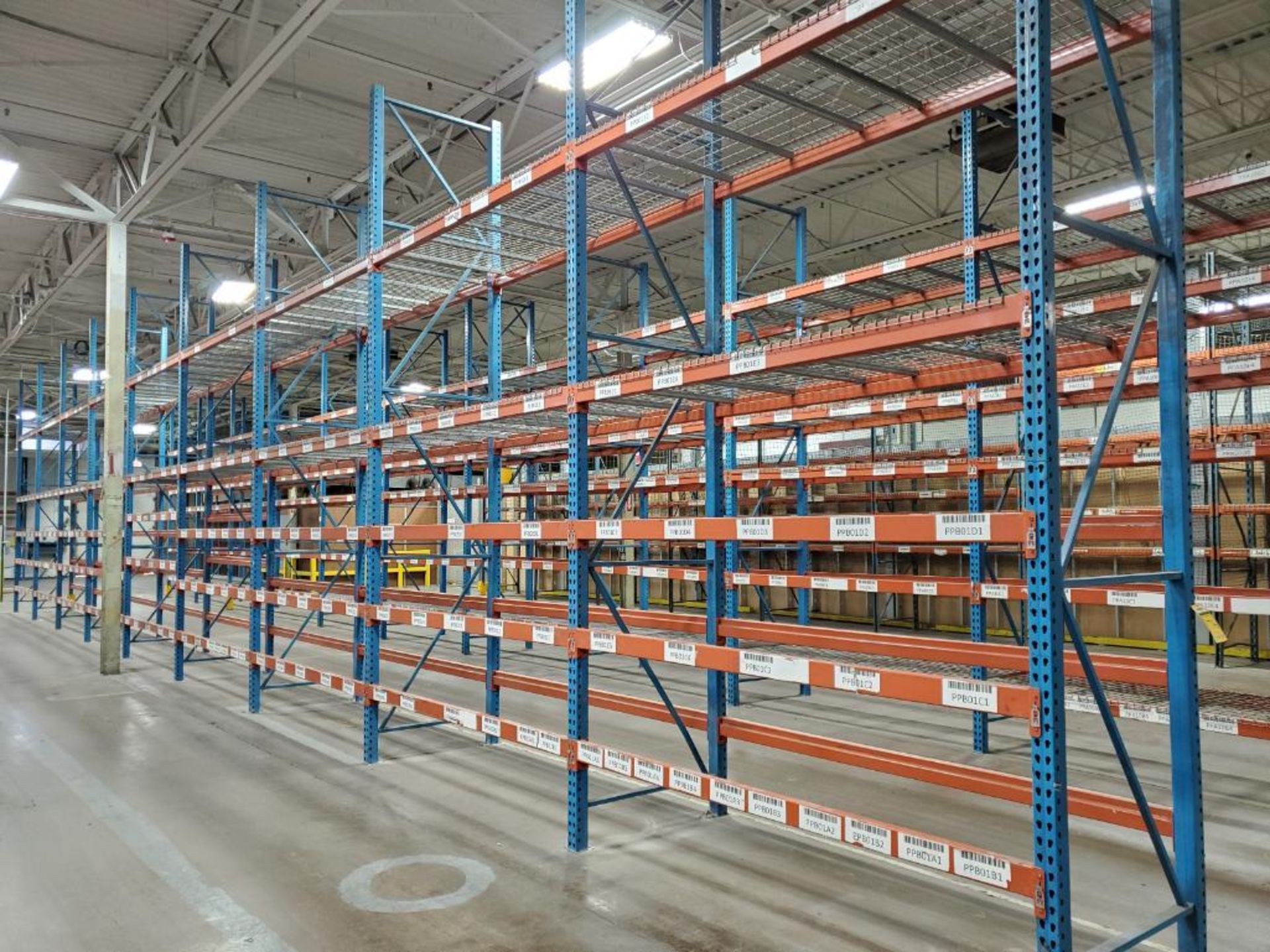 (9X) BAYS OF 16' X 42'' INTERLAKE TEAR DROP PALLET RACKING, 16' X 42'' UPRIGHTS, 138'' X 5'' - Image 4 of 5