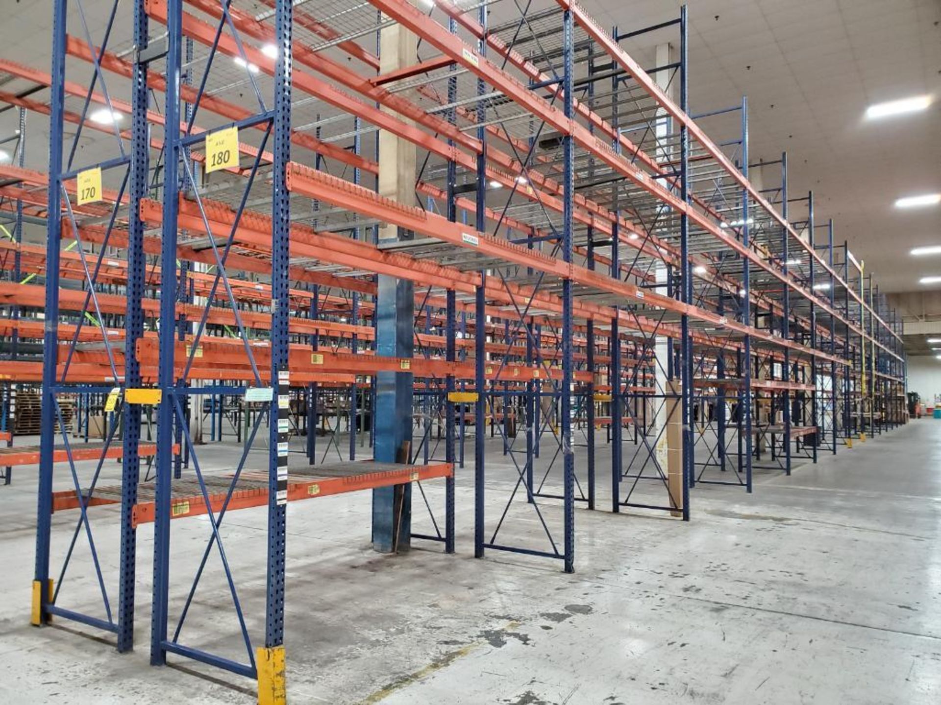 (30X) BAYS OF 20' X 42'' INTERLAKE TEAR DROP PALLET RACKING. 20' X 42'' UPRIGHTS, 138'' X 5'' BEAMS,