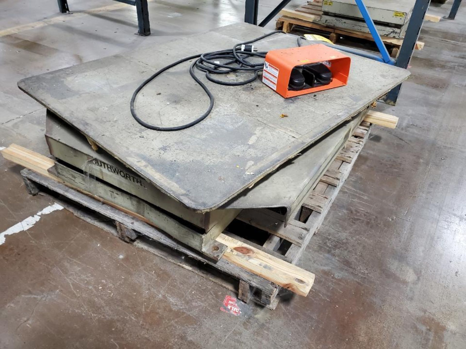 SOUTHWORTH ELECTRIC SCISSOR LIFT TABLE, UP/DOWN FOOTSWITCH, 48'' X 38'' ROTARY TABLE - Image 3 of 6