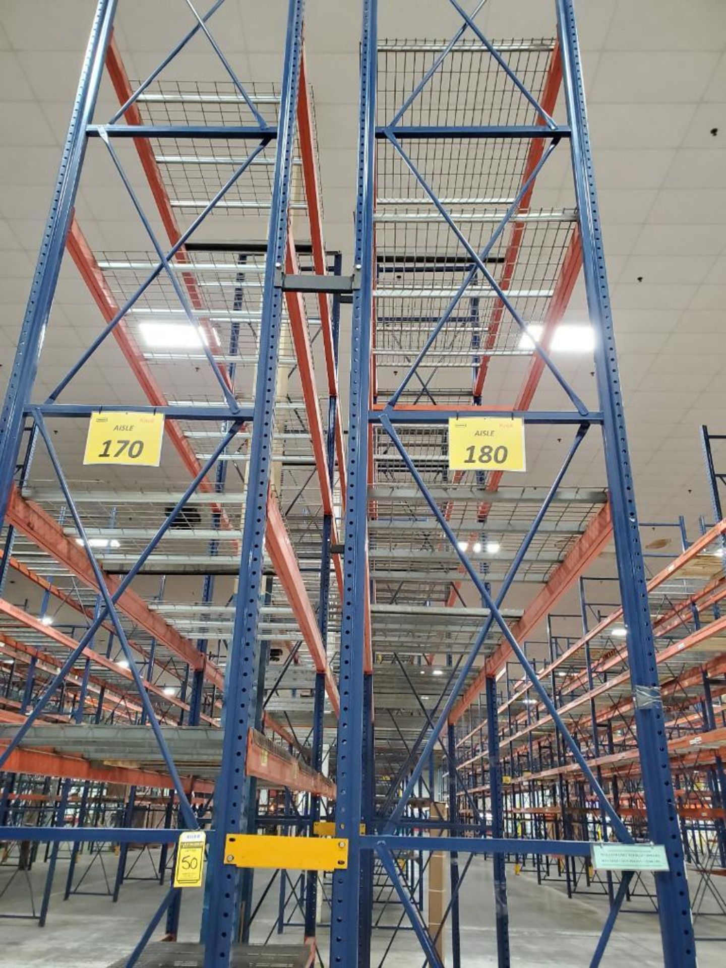 (30X) BAYS OF 20' X 42'' INTERLAKE TEAR DROP PALLET RACKING. 20' X 42'' UPRIGHTS, 138'' X 5'' BEAMS, - Image 3 of 6