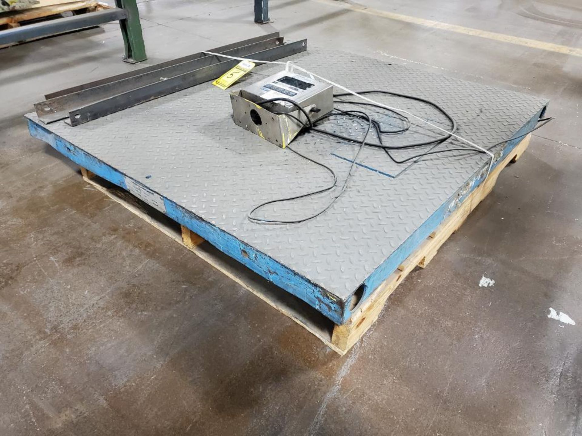 GSE DIGITAL PLATFORM SCALE, MODEL 350, 5,000 X 1 LB., 38'' X 48'' DIAMOND PLATE TABLE - Image 2 of 6