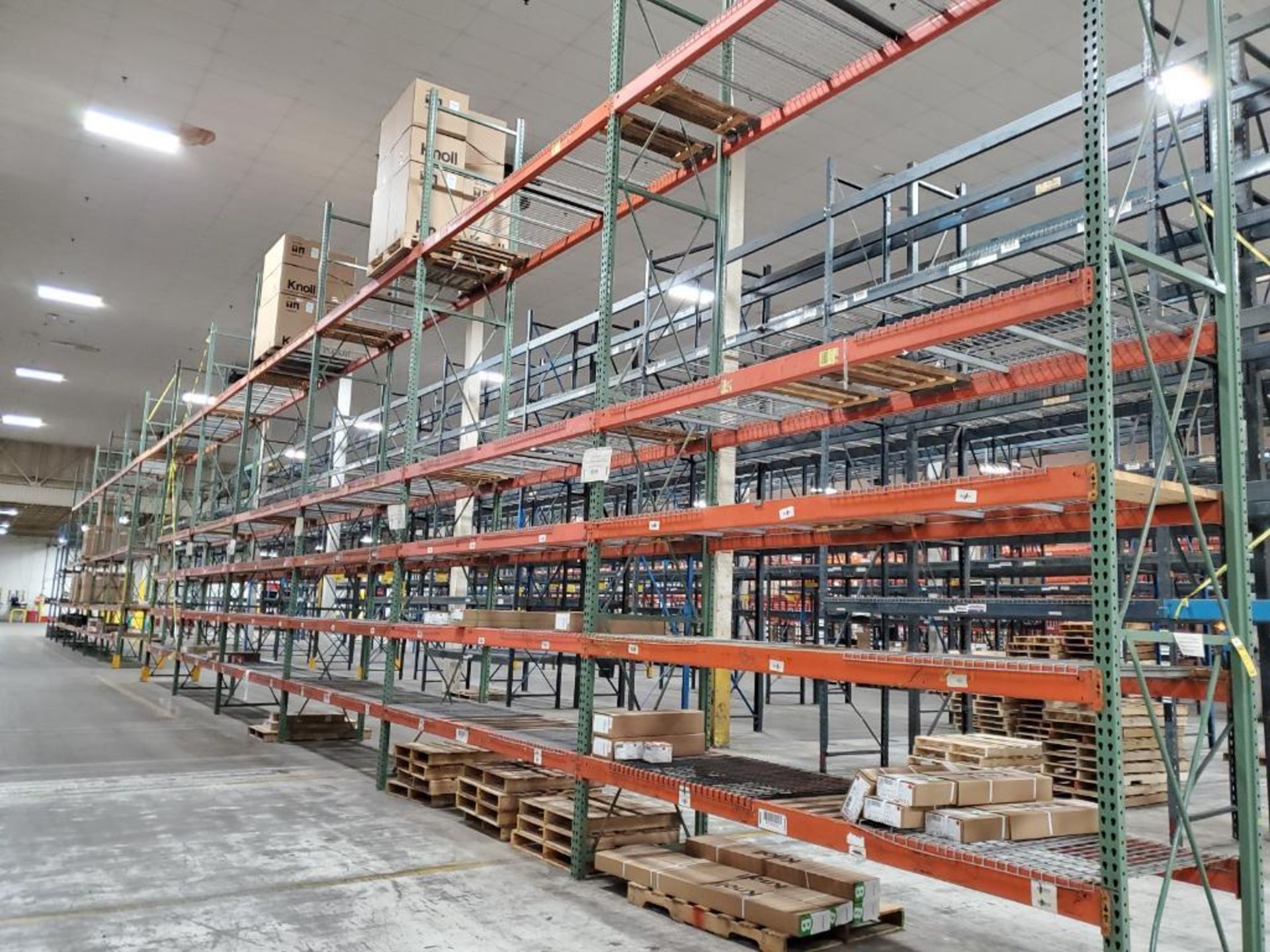 (12X) BAYS OF 20' X 42'' INTERLAKE TEAR DROP PALLET RACKING. 20' X 42'' UPRIGHTS, 138'' X 5'' BEAMS, - Image 6 of 6