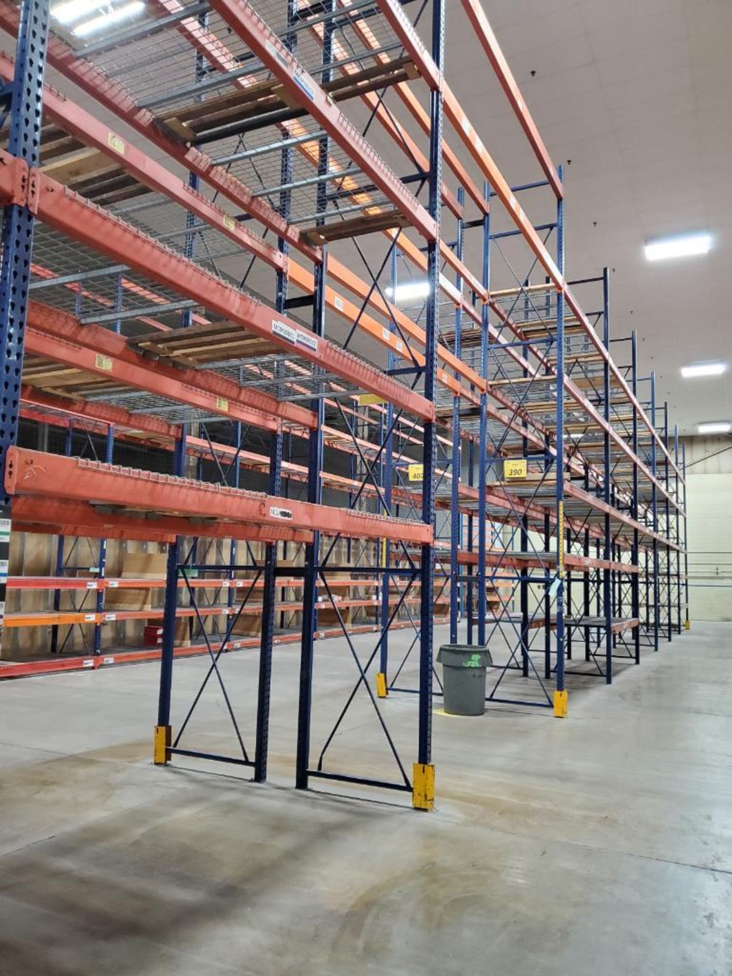 (20X) BAYS OF 20' X 42'' INTERLAKE TEAR DROP PALLET RACKING. 20' X 42'' UPRIGHTS, 138'' X 5'' BEAMS, - Image 7 of 8