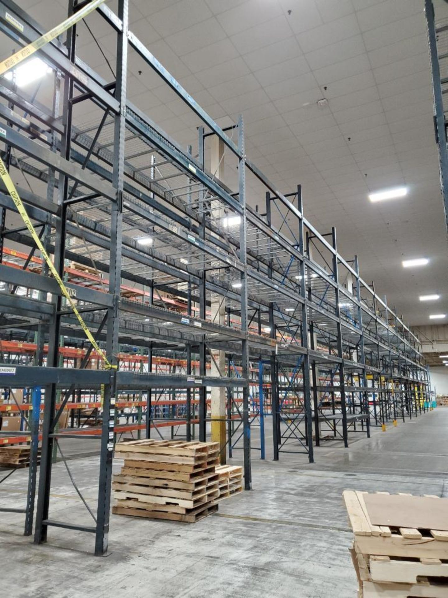 (28X) BAYS OF 20' X 42'' RIDG-U RAK SLOT/CLIP LOCK PALLET RACKING, 20' X 42'' UPRIGHTS, 12' X 5'' - Image 4 of 8